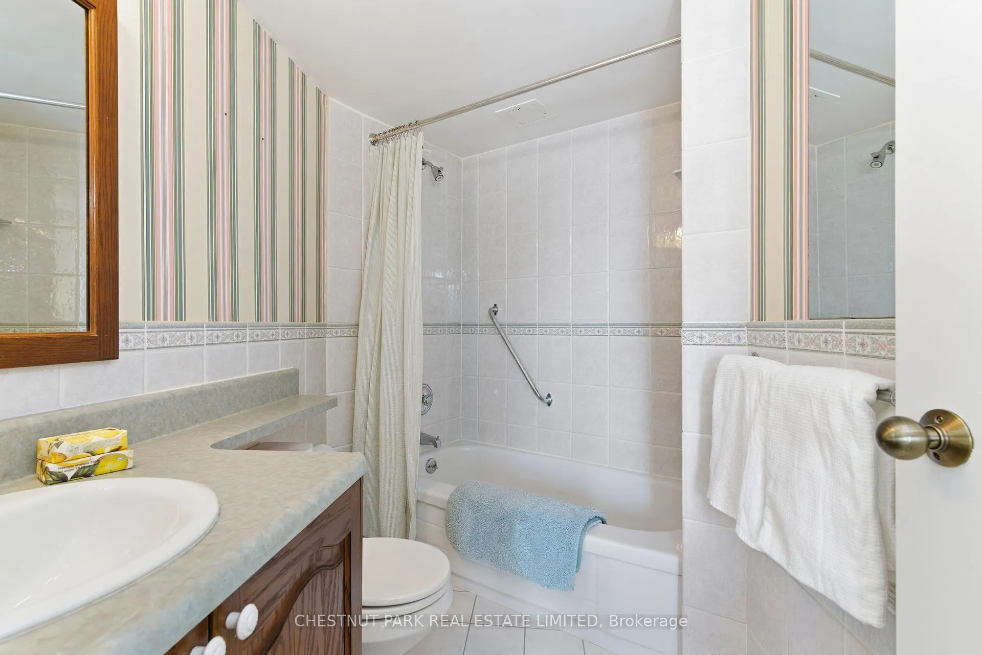 Photo 11 of Unit Ph 21, 296 Mill Road, Etobicoke, Markland Wood — HOMEH