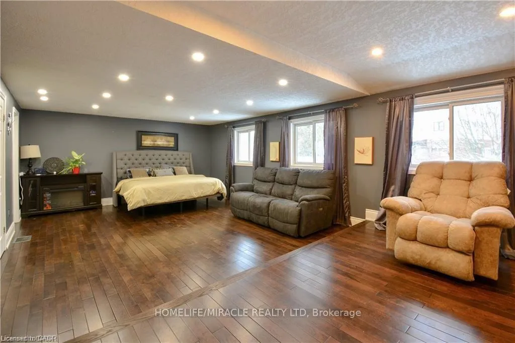Photo 18 of 39 Endeavour Drive, Cambridge — HOMEH