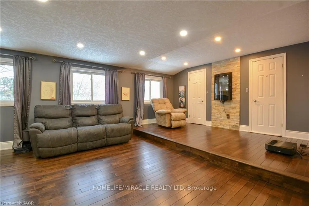 Photo 19 of 39 Endeavour Drive, Cambridge — HOMEH