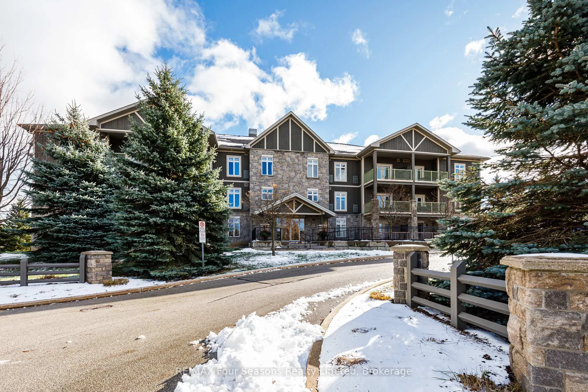 Front of Unit 305, 27 Beaver Street S