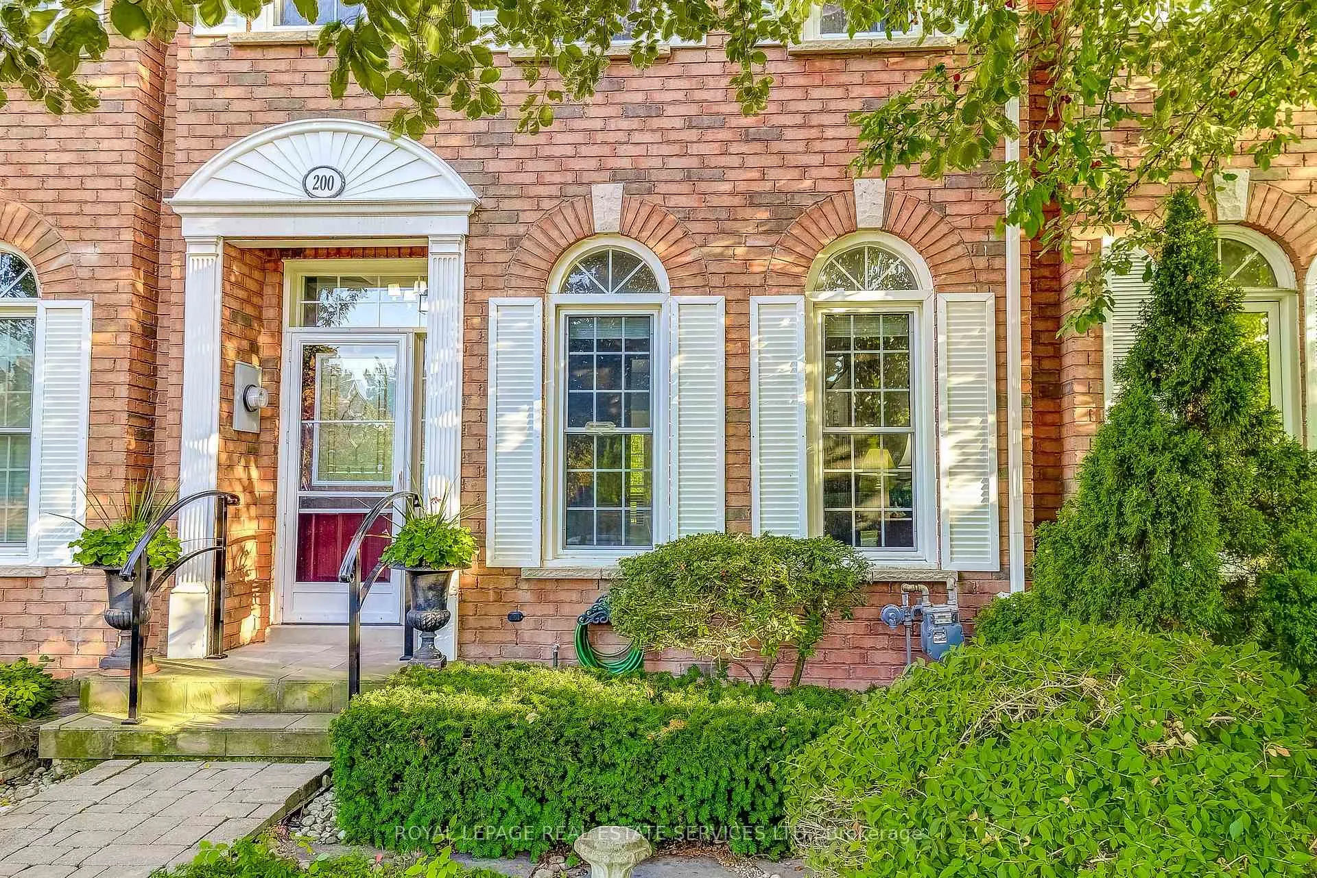 Photo 4 of 200 Glenashton Drive, Oakville, River Oaks — HOMEH