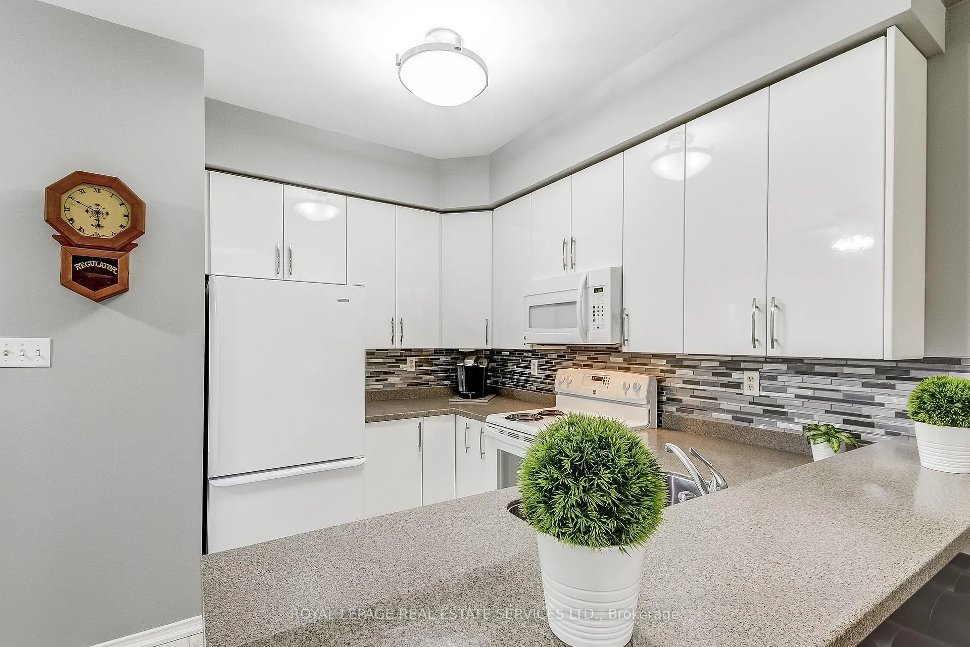 Photo 15 of 200 Glenashton Drive, Oakville, River Oaks — HOMEH
