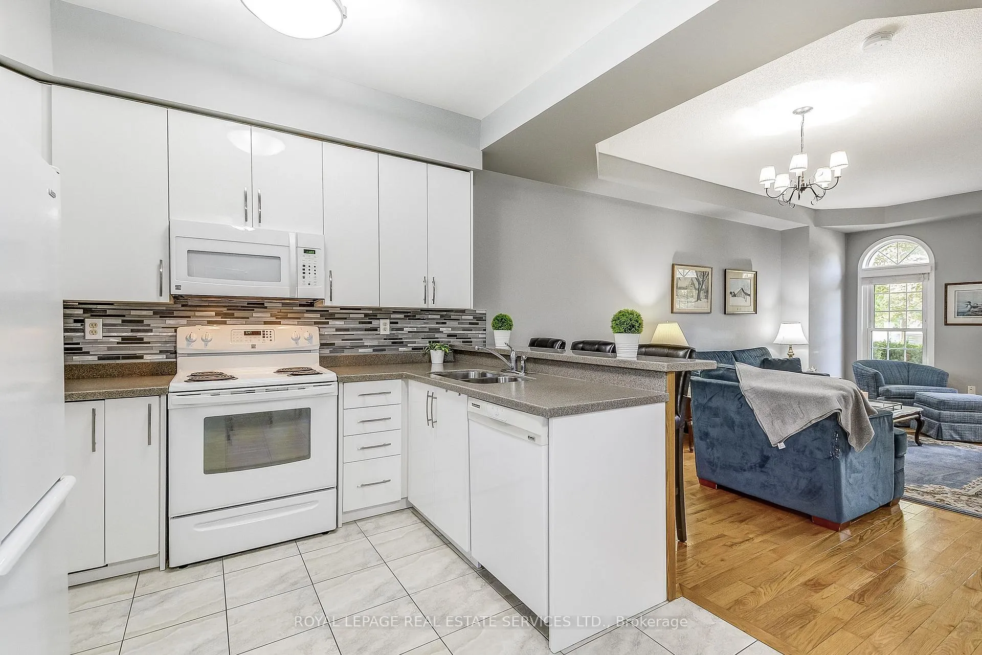 Photo 16 of 200 Glenashton Drive, Oakville, River Oaks — HOMEH
