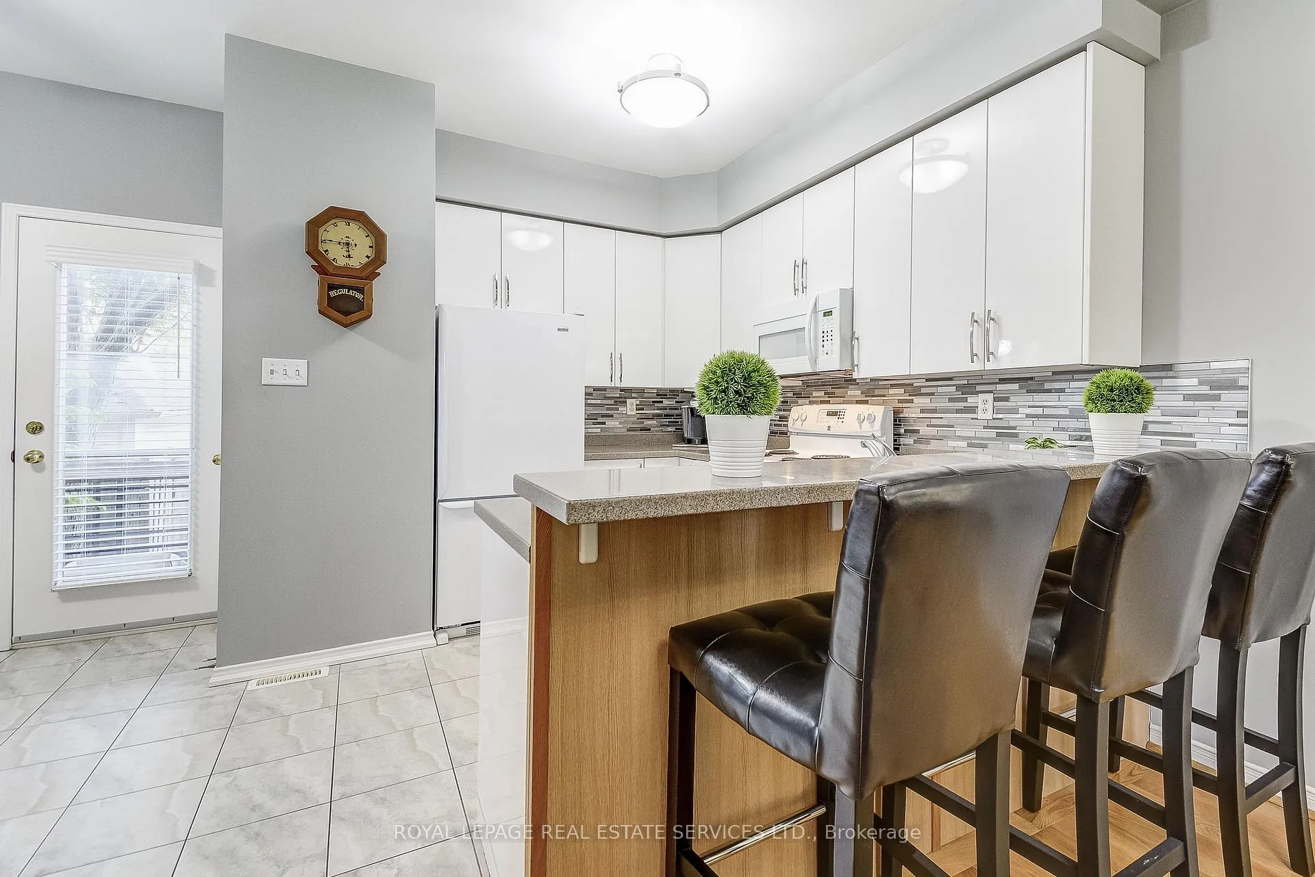 Photo 18 of 200 Glenashton Drive, Oakville, River Oaks — HOMEH