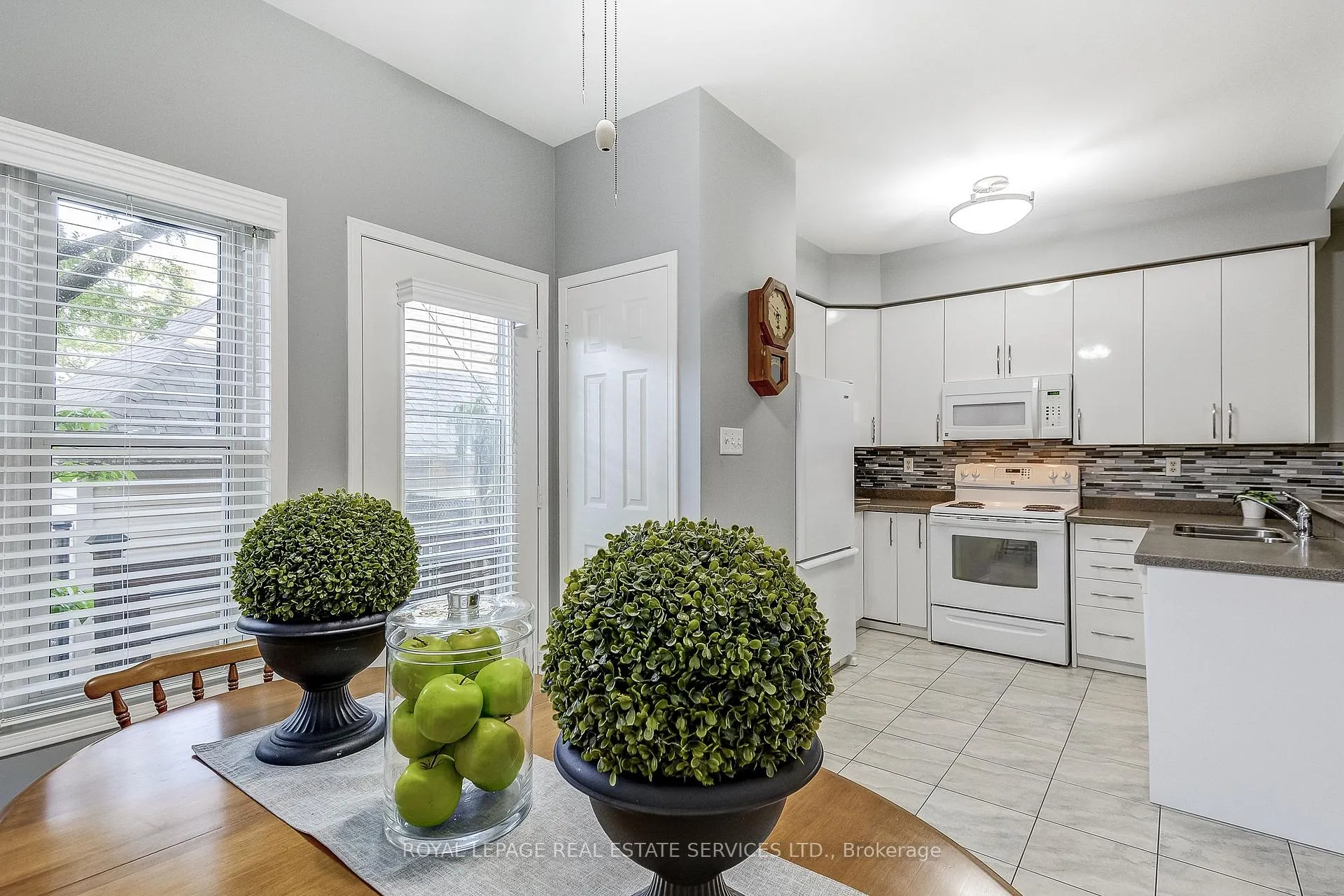 Photo 19 of 200 Glenashton Drive, Oakville, River Oaks — HOMEH