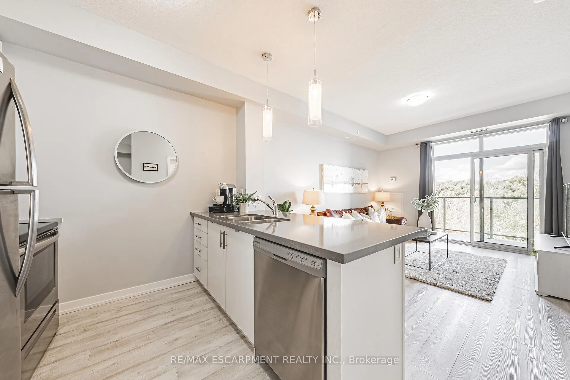 Photo 5 of Unit 428, 125 Shoreview Place, Hamilton, Lakeshore — HOMEH
