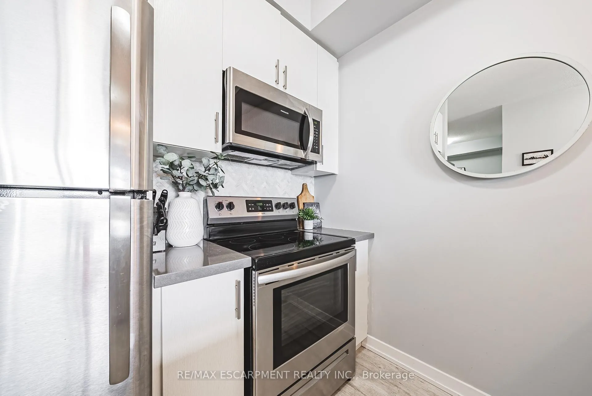 Photo 6 of Unit 428, 125 Shoreview Place, Hamilton, Lakeshore — HOMEH