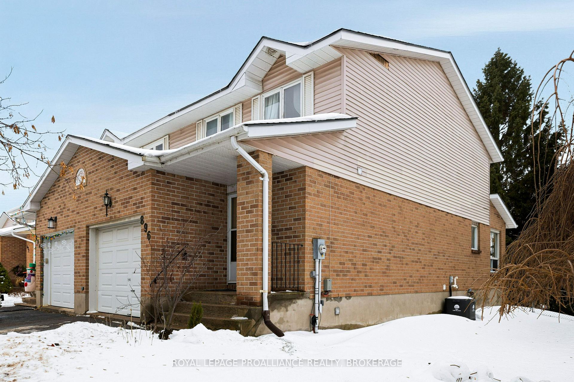 Photo 2 of 896 Muirfield Crescent, Kingston, East Gardiners Rd — HOMEH