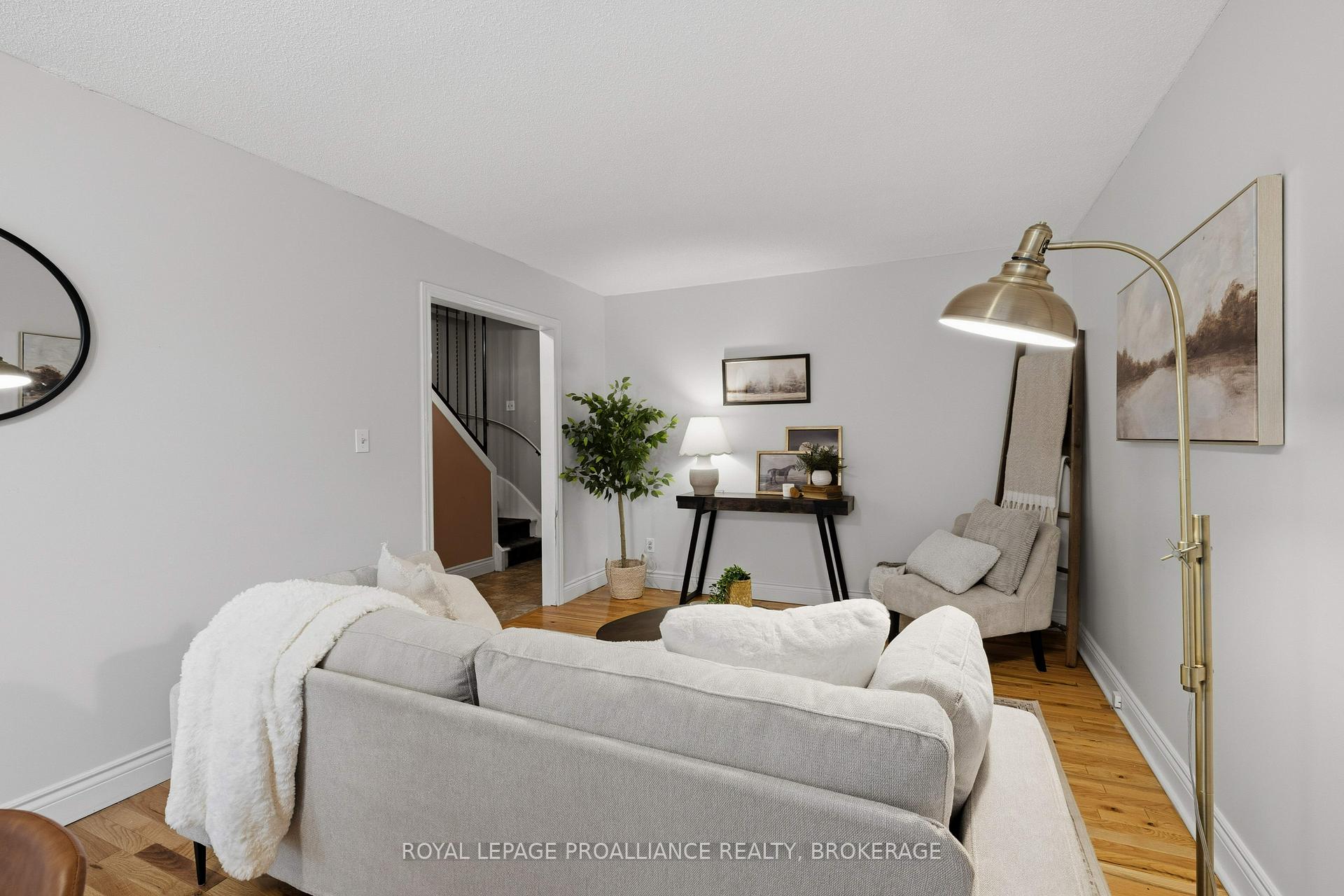Photo 9 of 896 Muirfield Crescent, Kingston, East Gardiners Rd — HOMEH