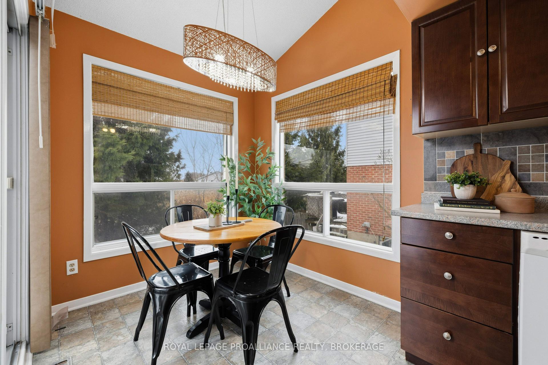 Photo 11 of 896 Muirfield Crescent, Kingston, East Gardiners Rd — HOMEH