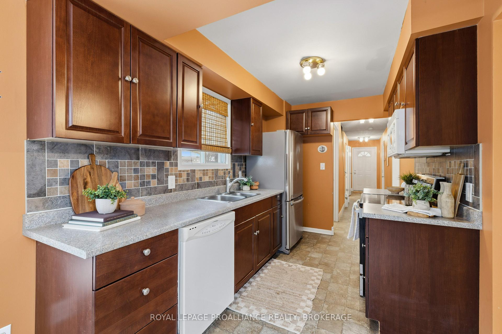 Photo 15 of 896 Muirfield Crescent, Kingston, East Gardiners Rd — HOMEH