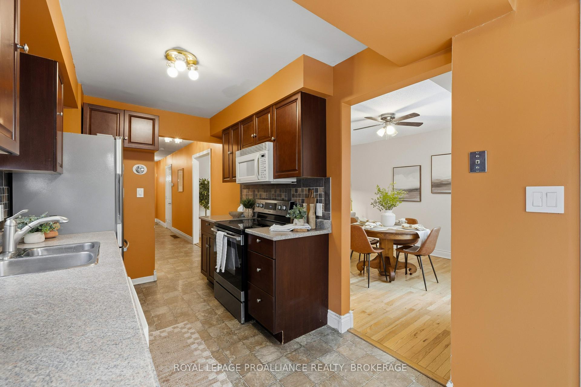 Photo 14 of 896 Muirfield Crescent, Kingston, East Gardiners Rd — HOMEH