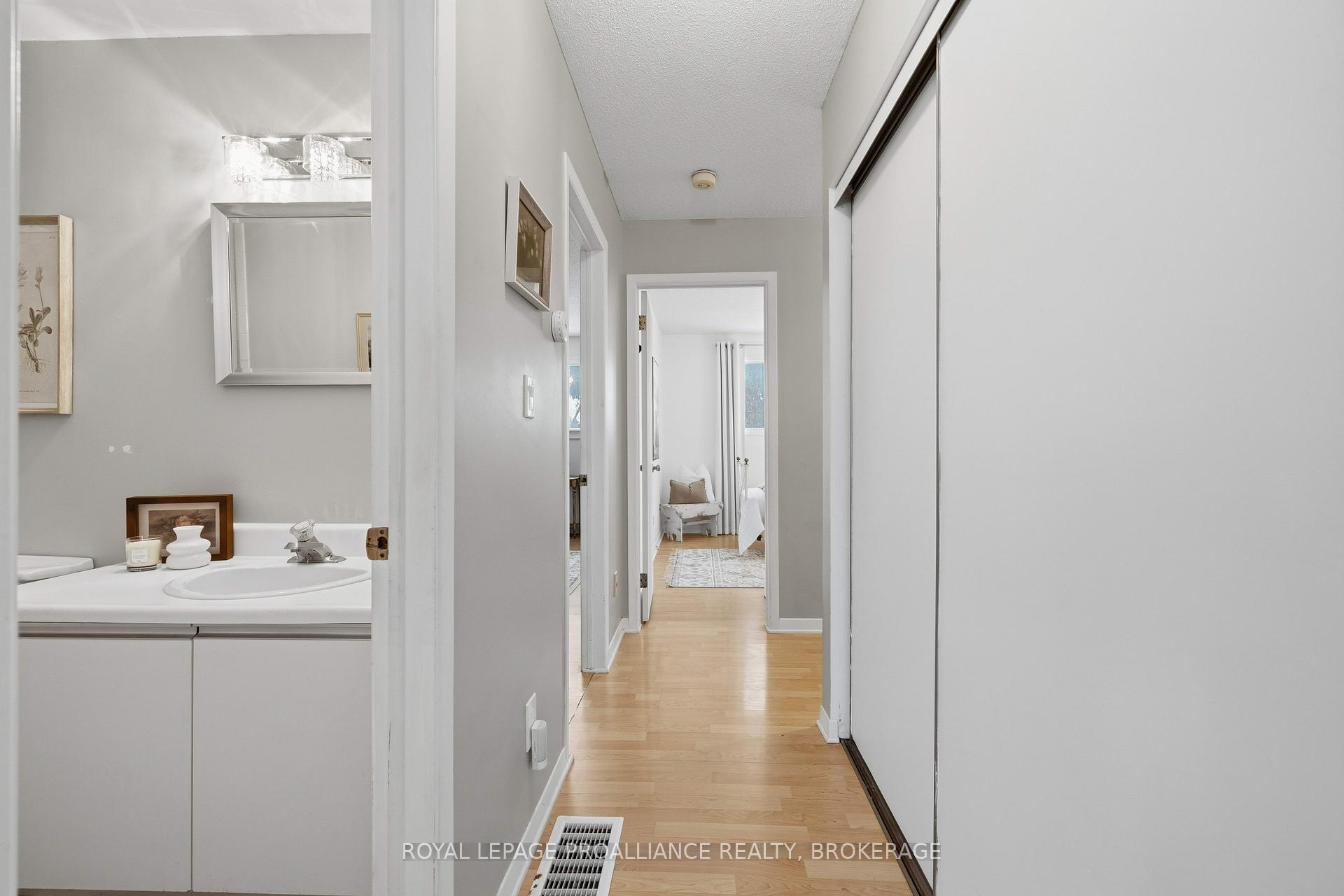 Photo 13 of 896 Muirfield Crescent, Kingston, East Gardiners Rd — HOMEH