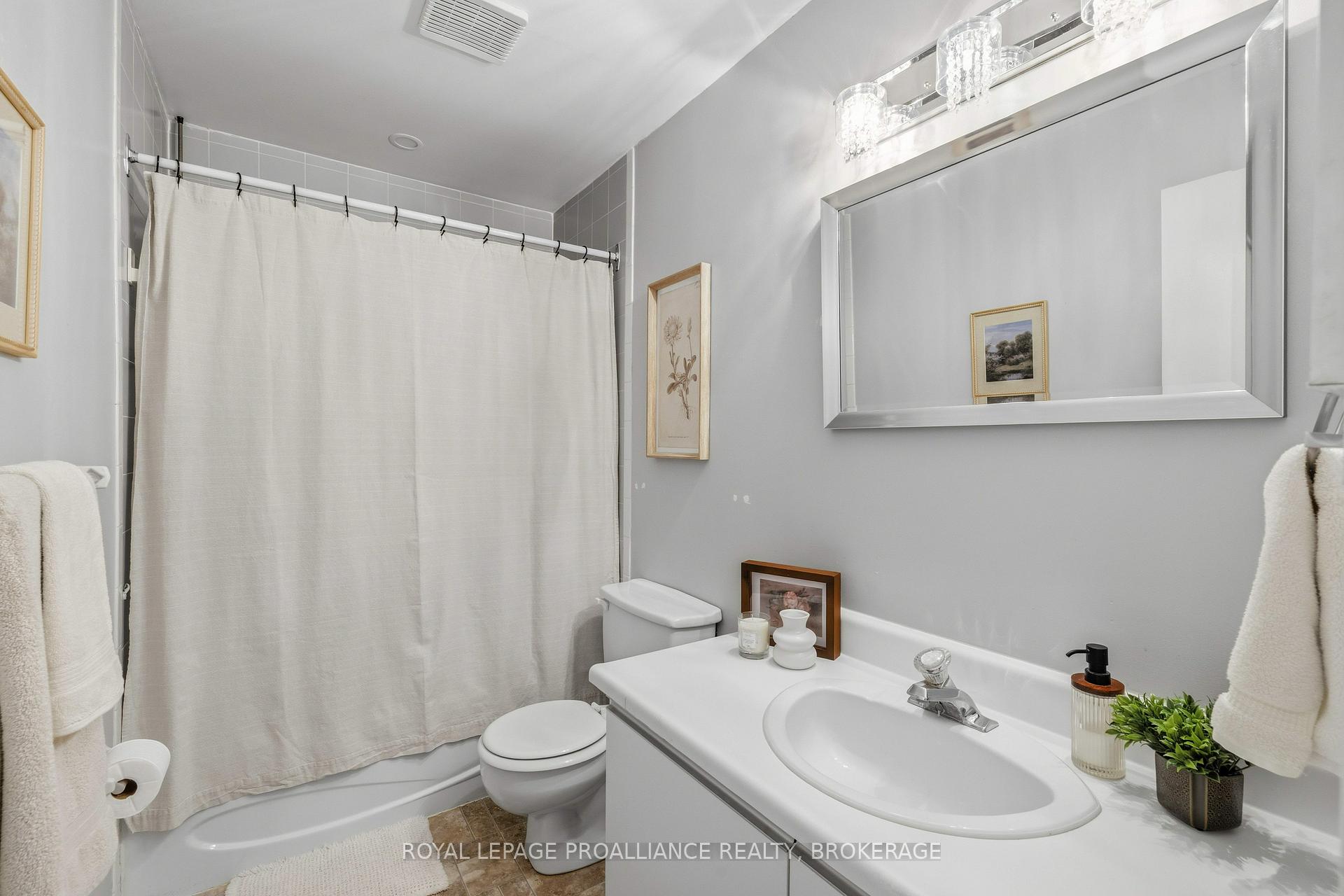 Photo 23 of 896 Muirfield Crescent, Kingston, East Gardiners Rd — HOMEH