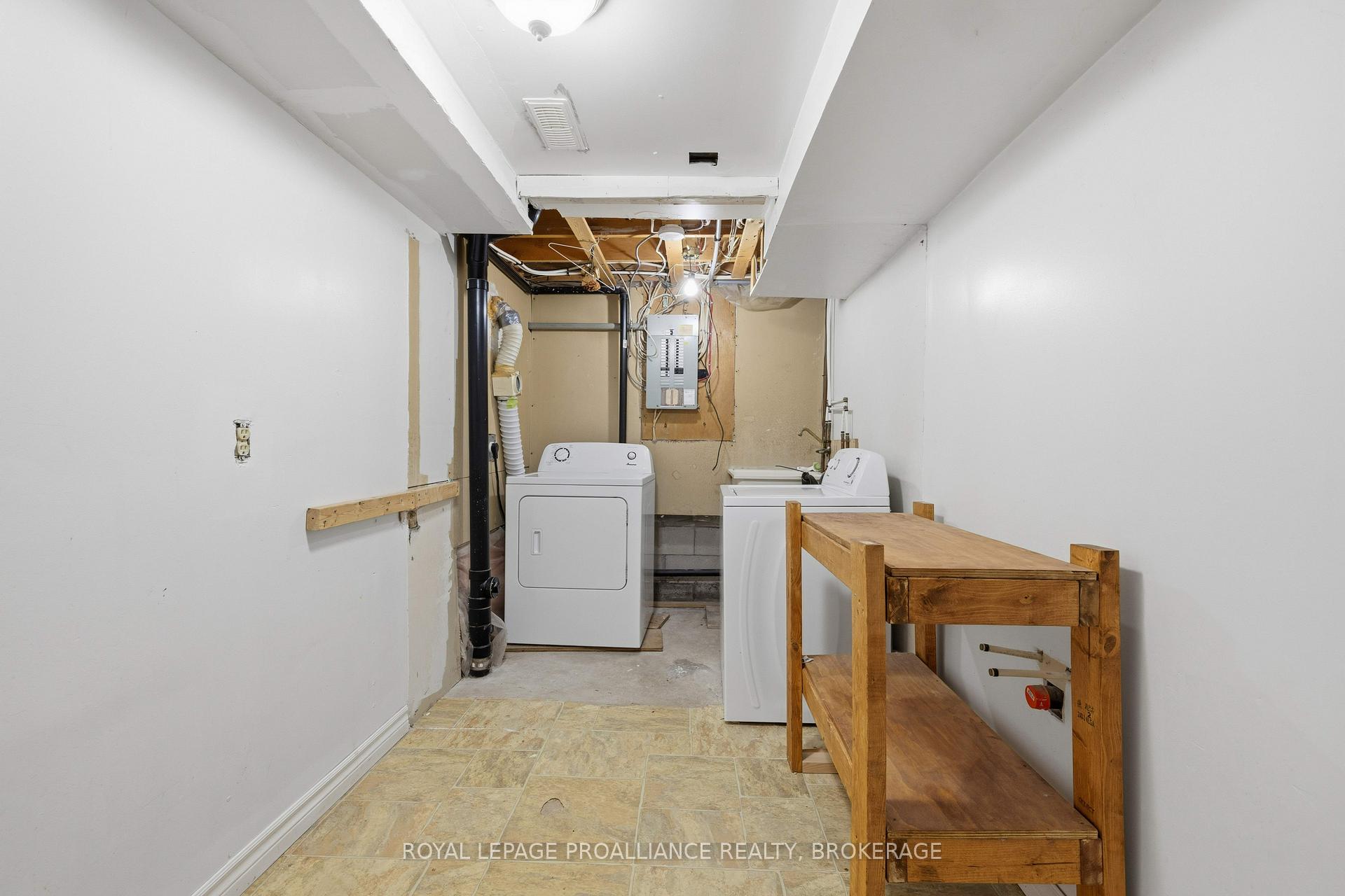 Photo 20 of 896 Muirfield Crescent, Kingston, East Gardiners Rd — HOMEH