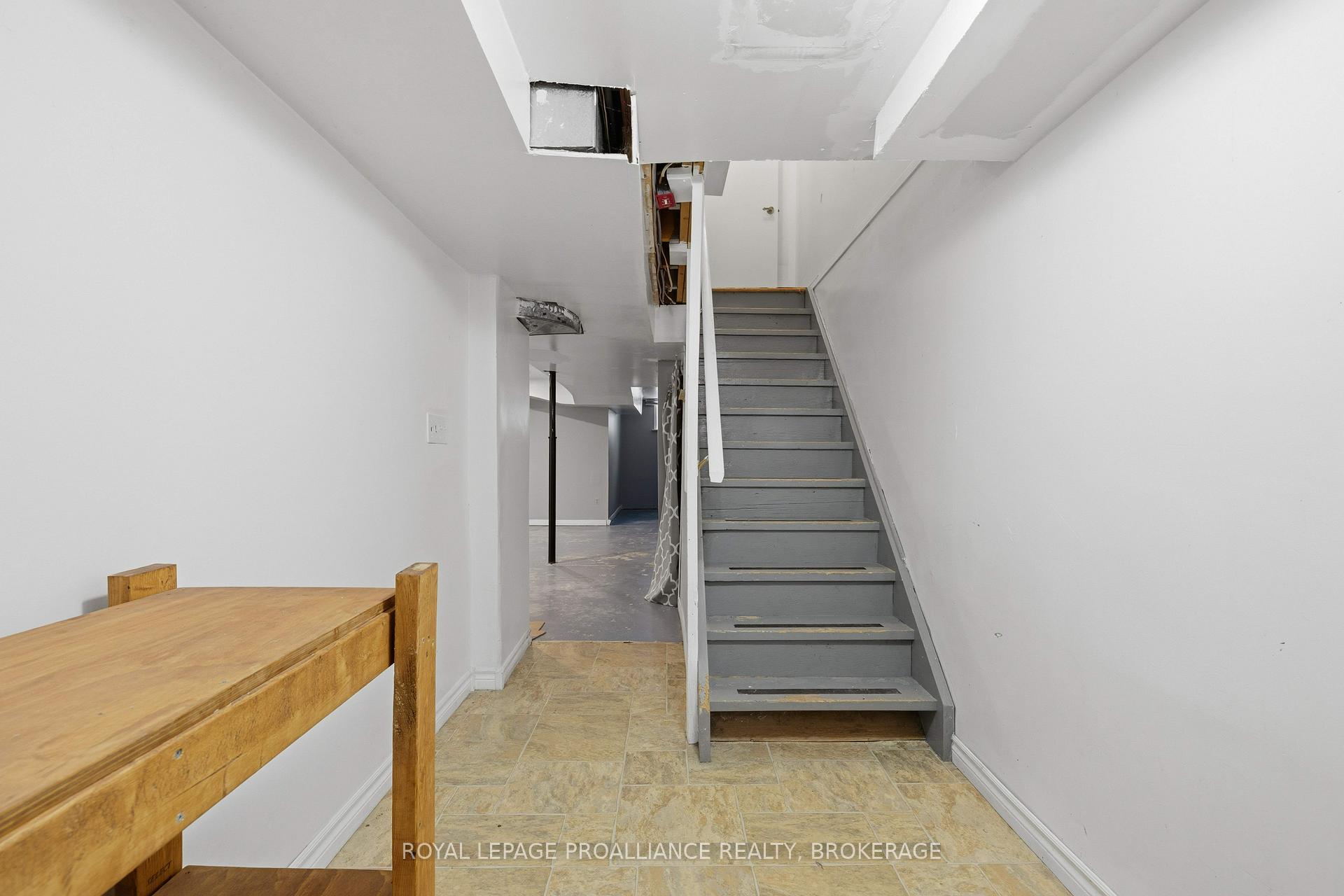 Photo 22 of 896 Muirfield Crescent, Kingston, East Gardiners Rd — HOMEH
