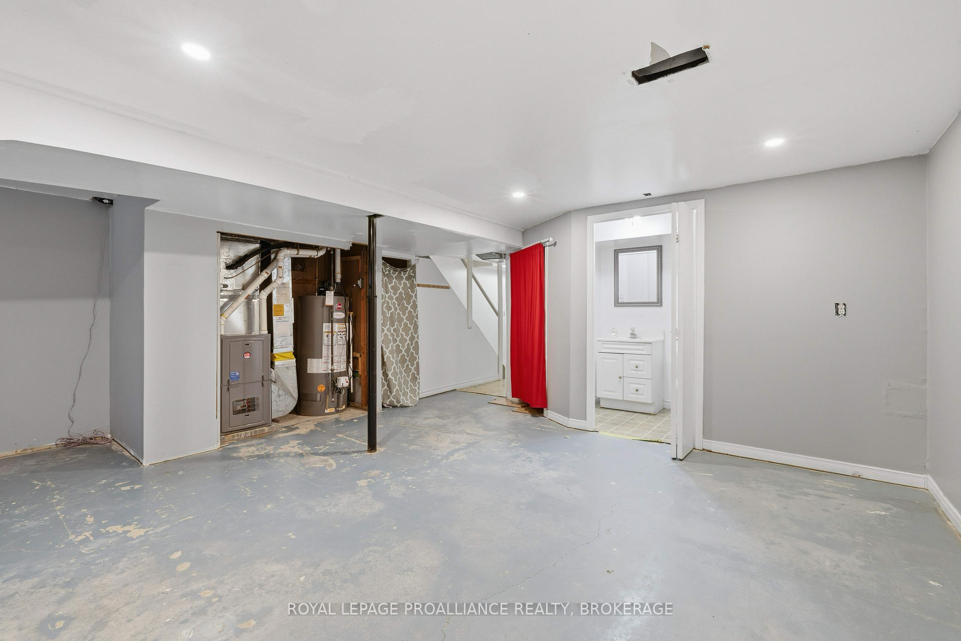 Photo 24 of 896 Muirfield Crescent, Kingston, East Gardiners Rd — HOMEH