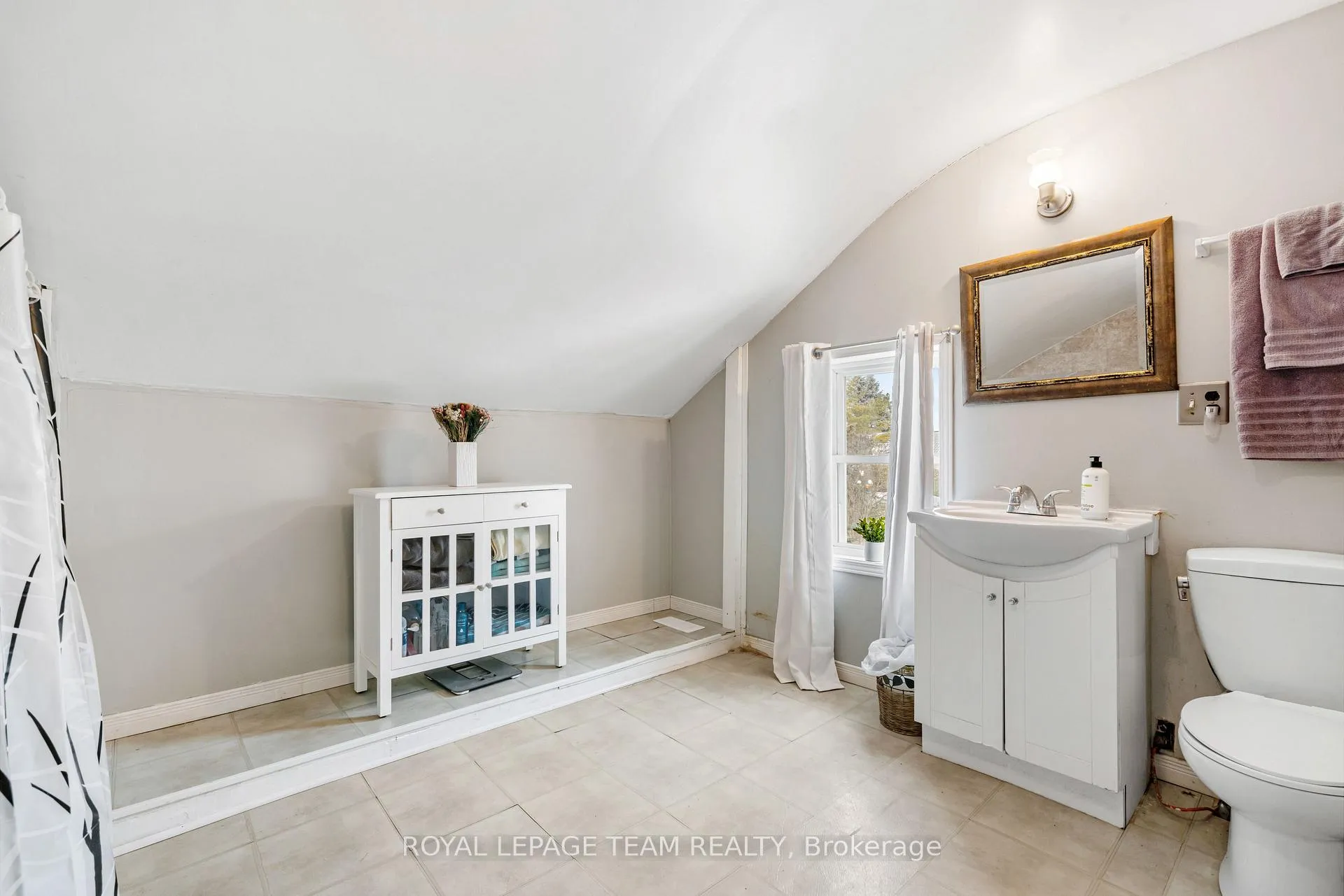Photo 18 of 11509 Queen Street, North Dundas, North Dundas (Mountain) Twp — HOMEH