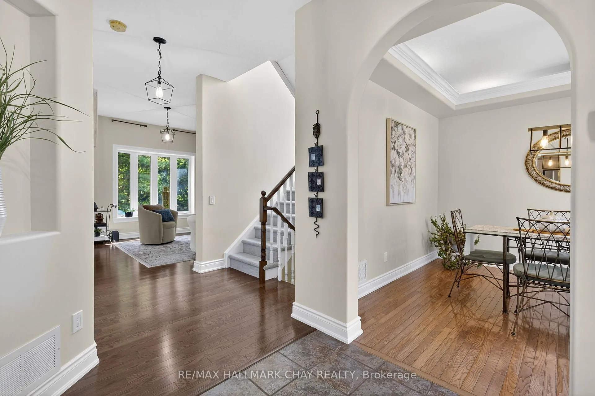 Photo 5 of 7 Porcupine Circle, Barrie, Ardagh — HOMEH