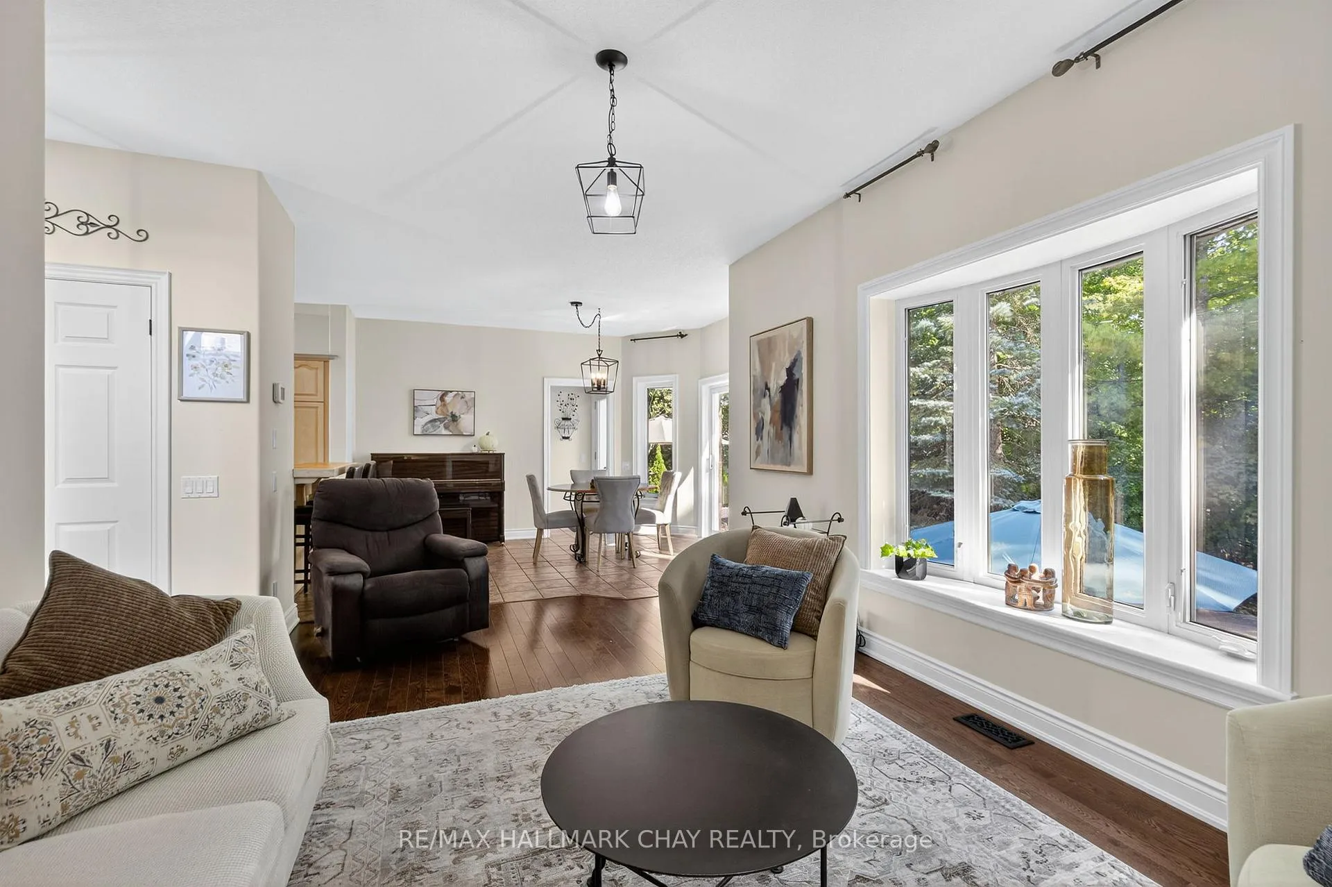 Photo 10 of 7 Porcupine Circle, Barrie, Ardagh — HOMEH