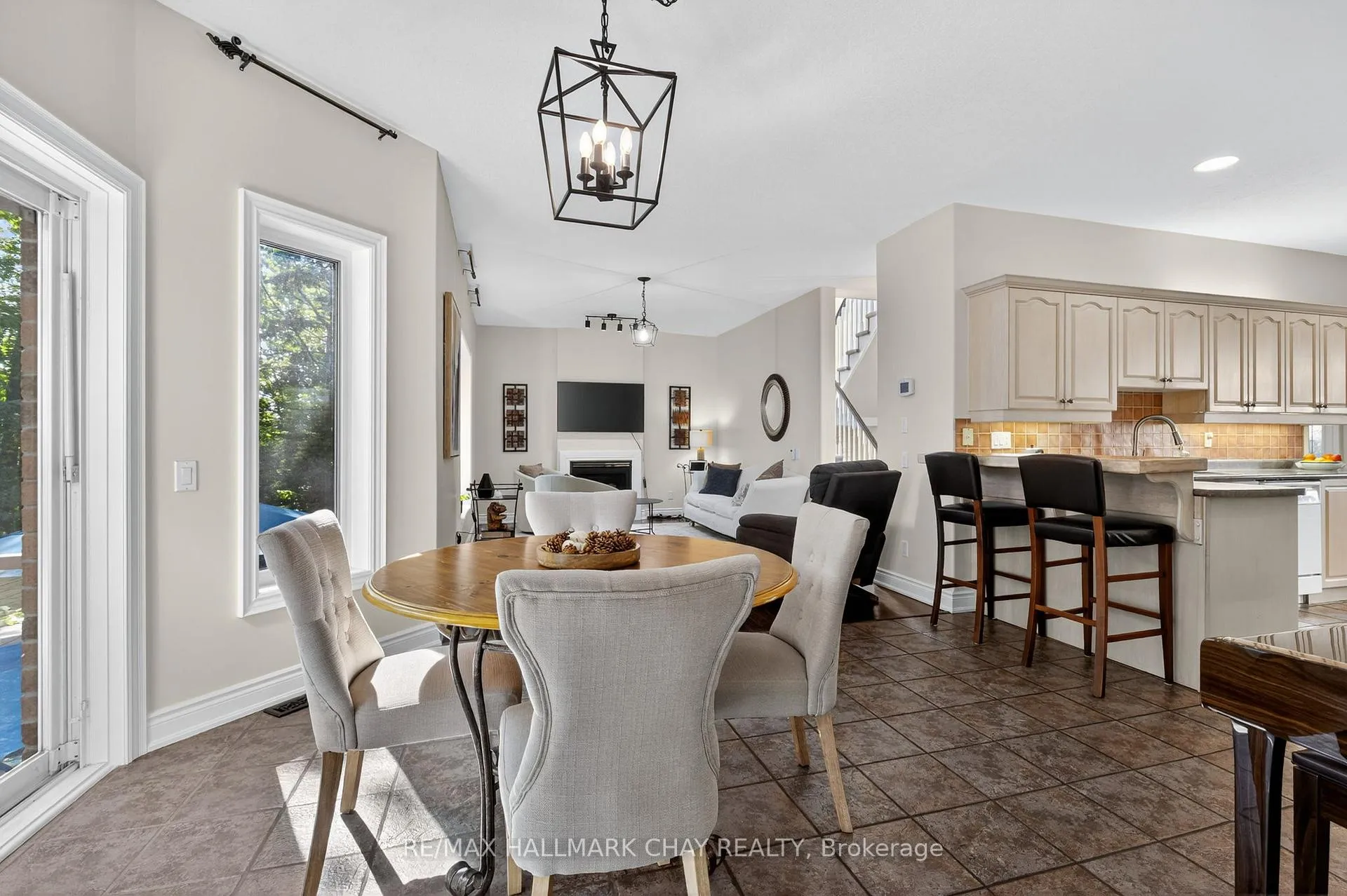 Photo 12 of 7 Porcupine Circle, Barrie, Ardagh — HOMEH