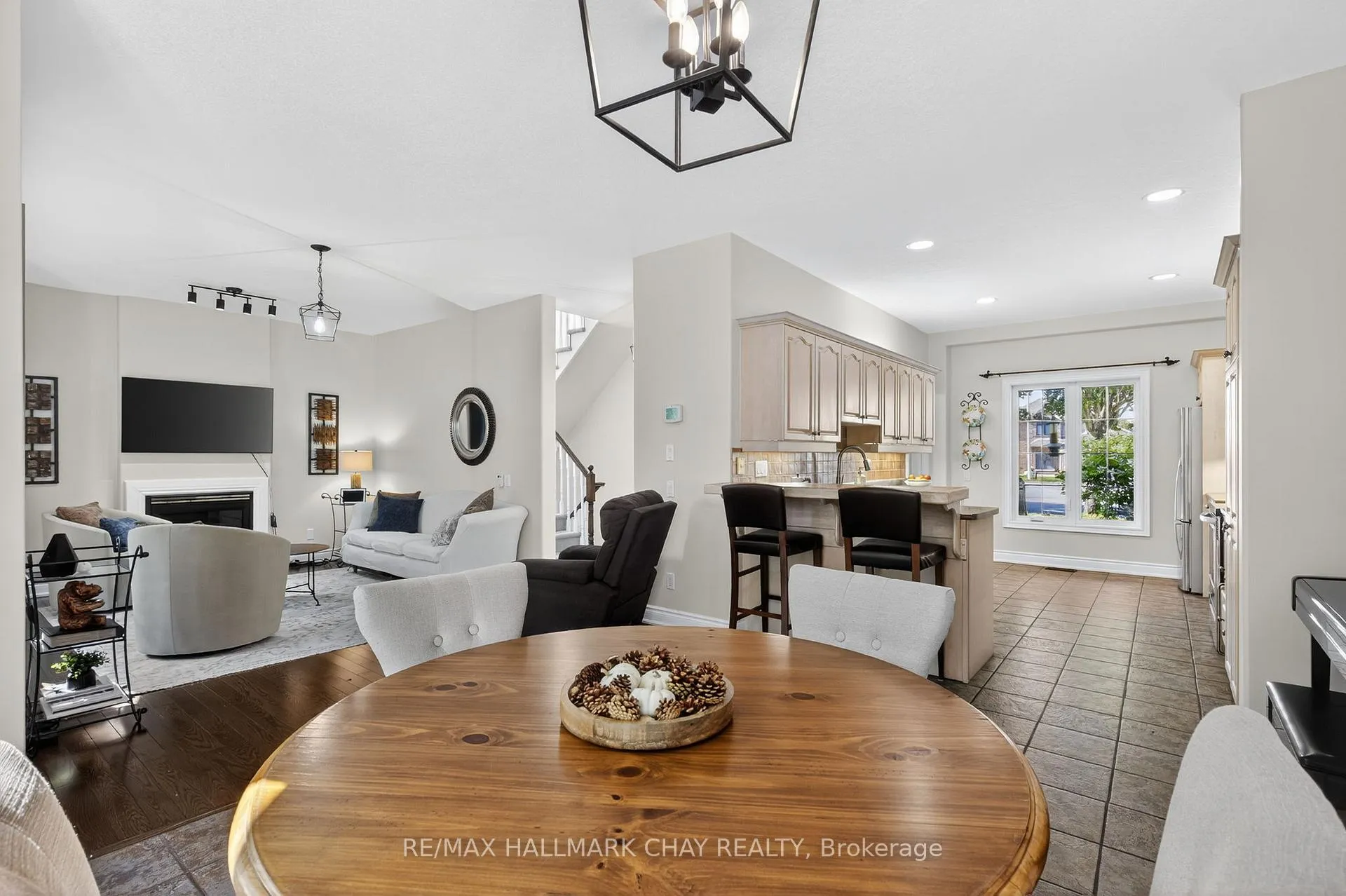 Photo 13 of 7 Porcupine Circle, Barrie, Ardagh — HOMEH