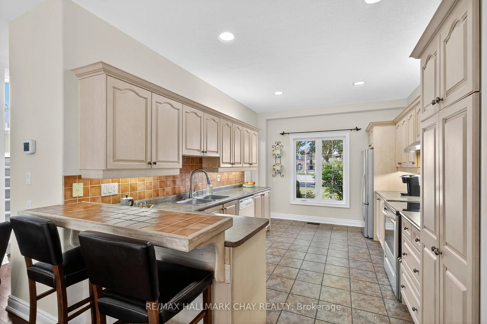 Photo 15 of 7 Porcupine Circle, Barrie, Ardagh — HOMEH