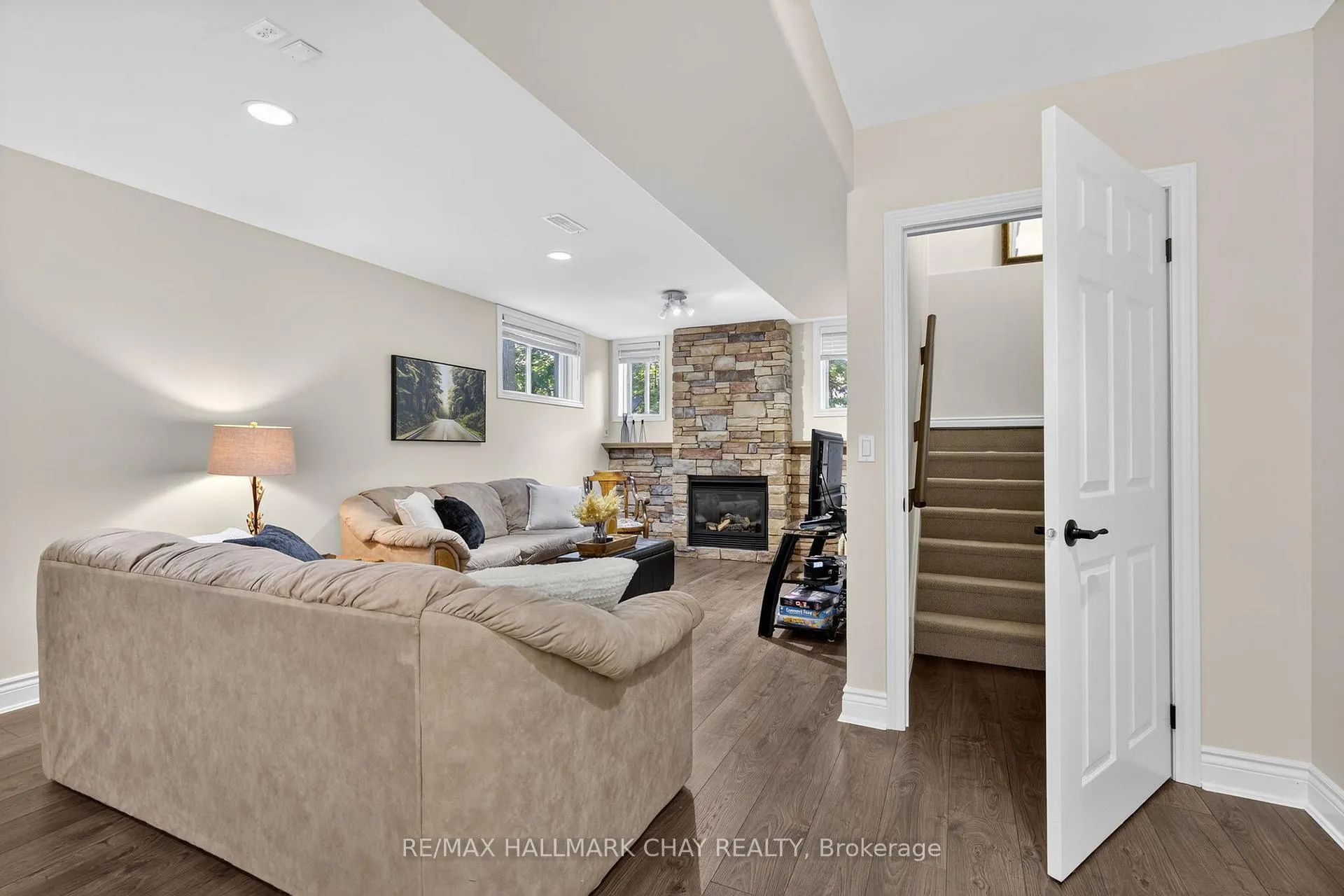 Photo 25 of 7 Porcupine Circle, Barrie, Ardagh — HOMEH