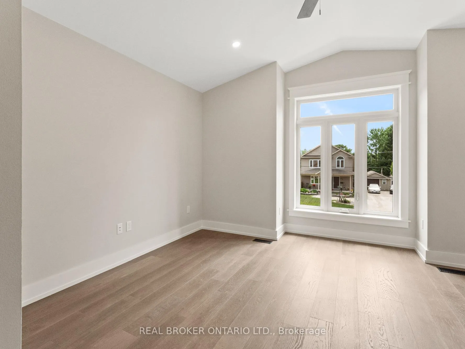 Photo 14 of 44 Topham Boulevard, Welland, N. Welland — HOMEH