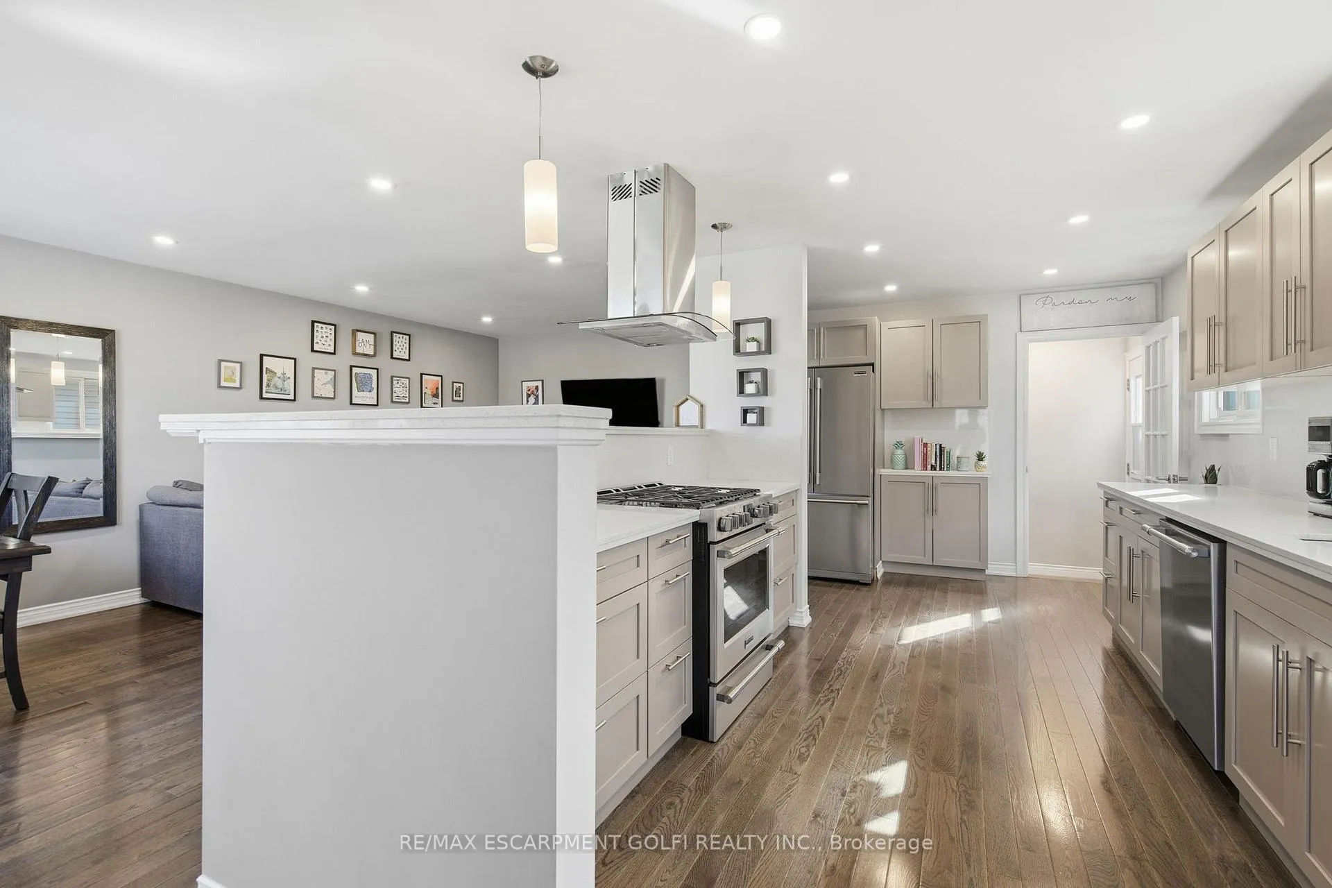 Photo 3 of 146 Lavina Crescent, Hamilton, Mountview — HOMEH