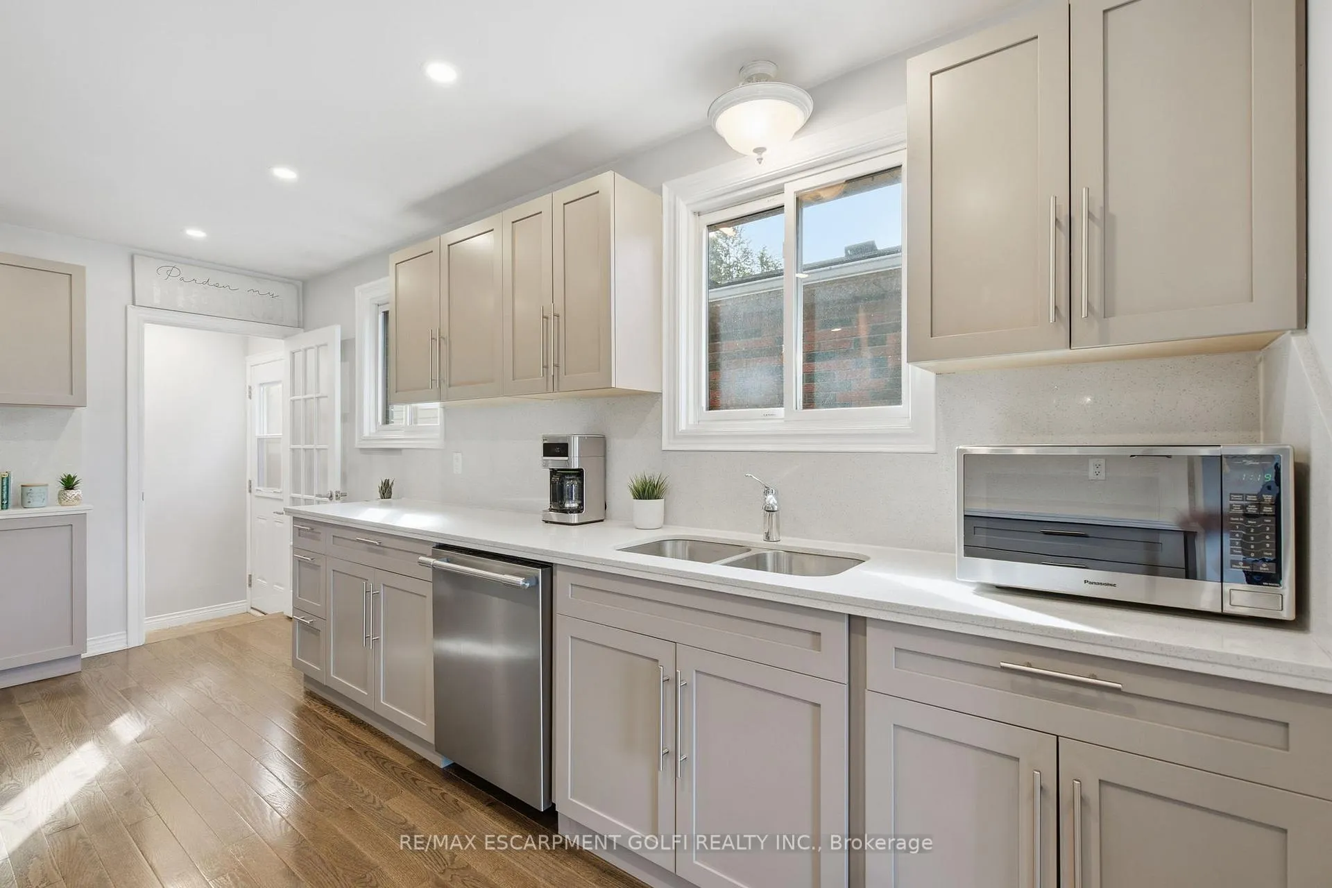 Photo 4 of 146 Lavina Crescent, Hamilton, Mountview — HOMEH