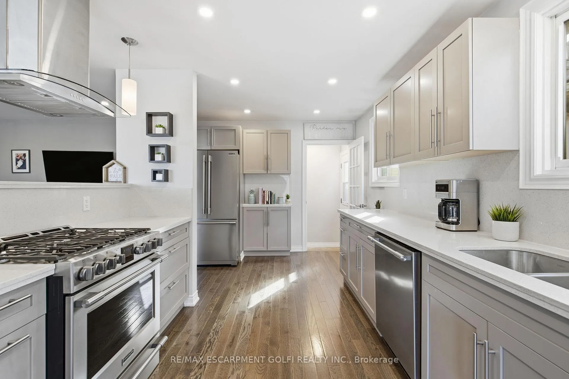 Photo 6 of 146 Lavina Crescent, Hamilton, Mountview — HOMEH