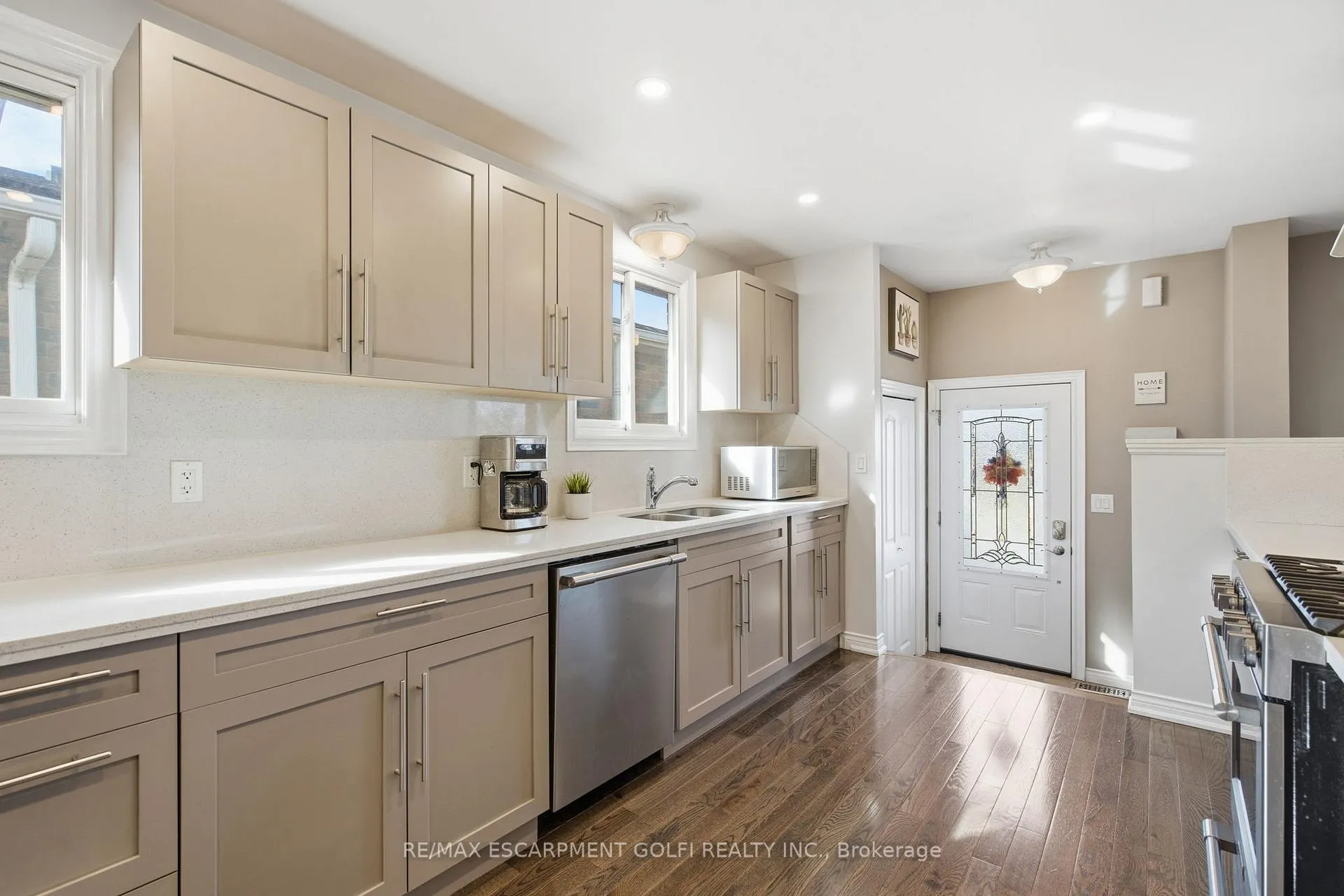 Photo 7 of 146 Lavina Crescent, Hamilton, Mountview — HOMEH