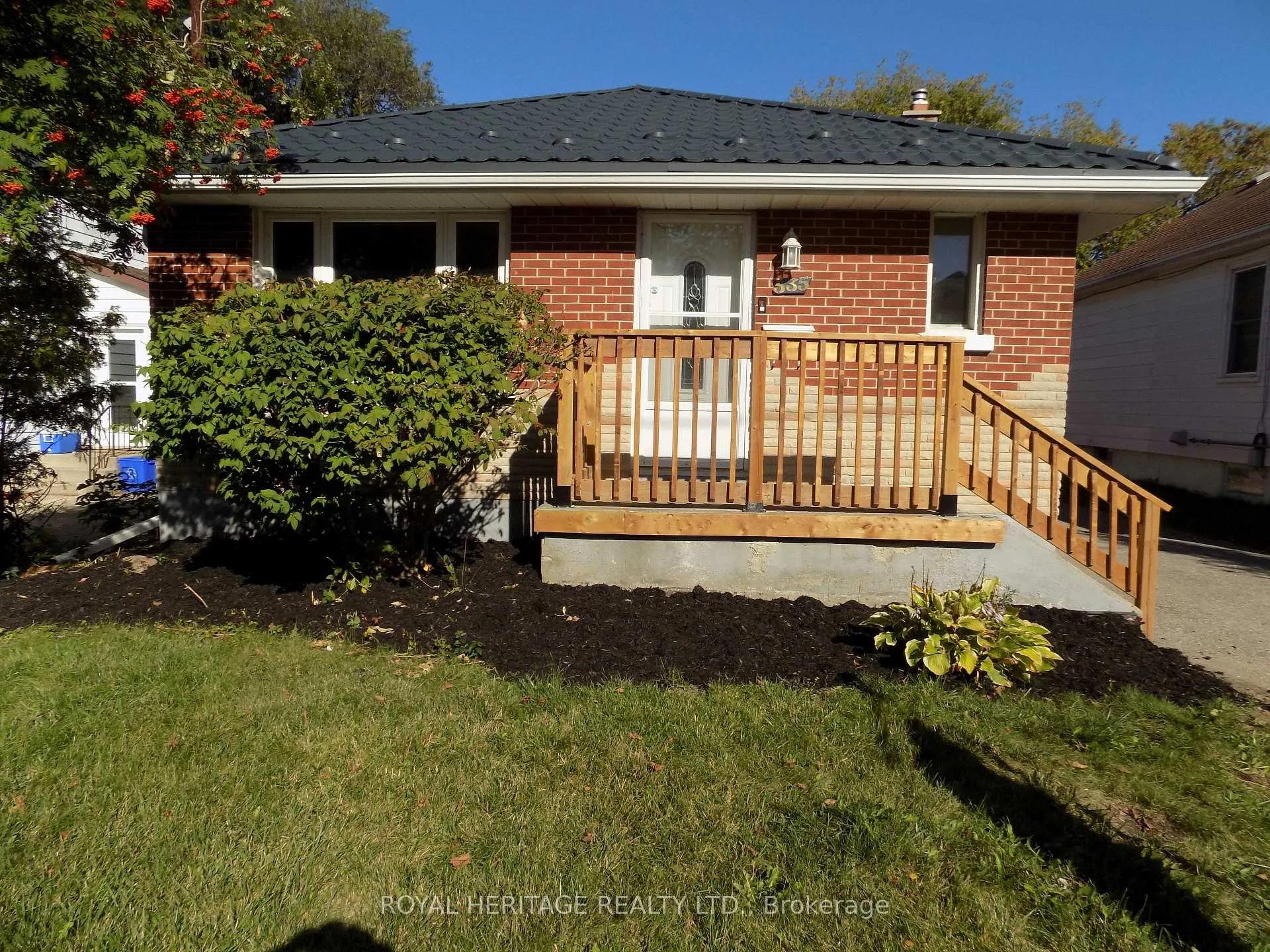 Front of 535 Montrave Avenue