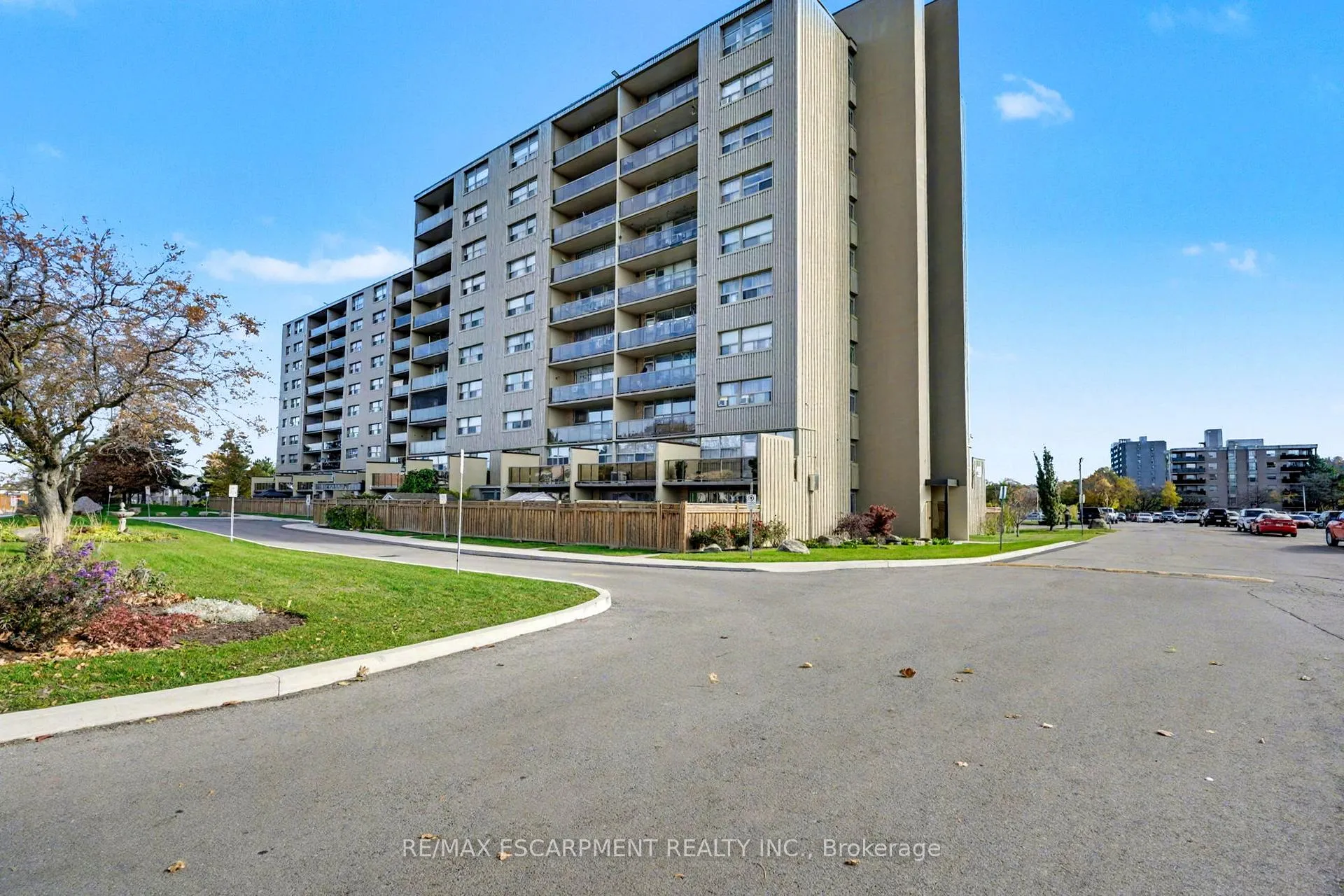 Photo 1 of Unit 1001, 15 Nicklaus Drive, Hamilton, Vincent — HOMEH