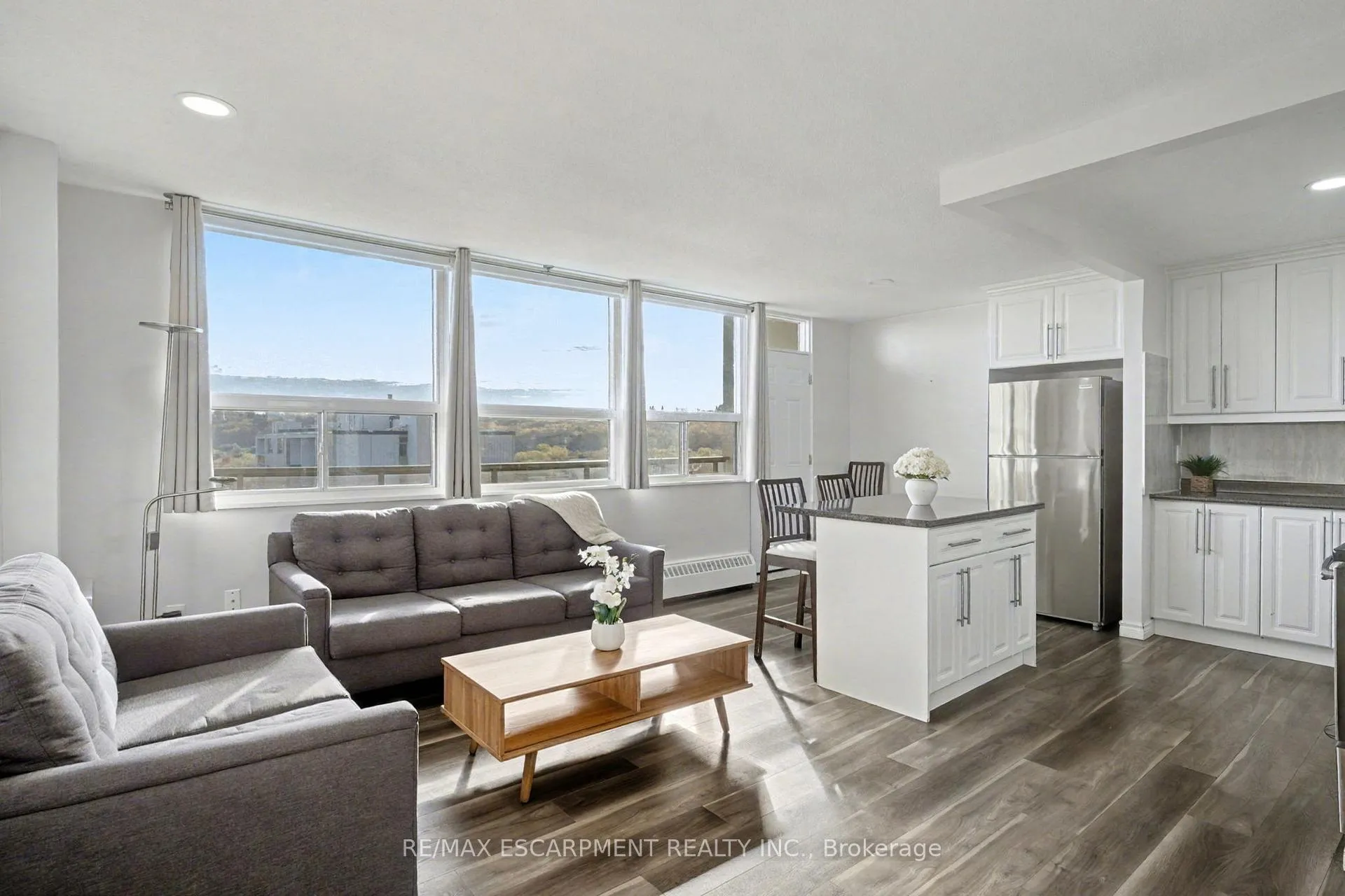Photo 3 of Unit 1001, 15 Nicklaus Drive, Hamilton, Vincent — HOMEH