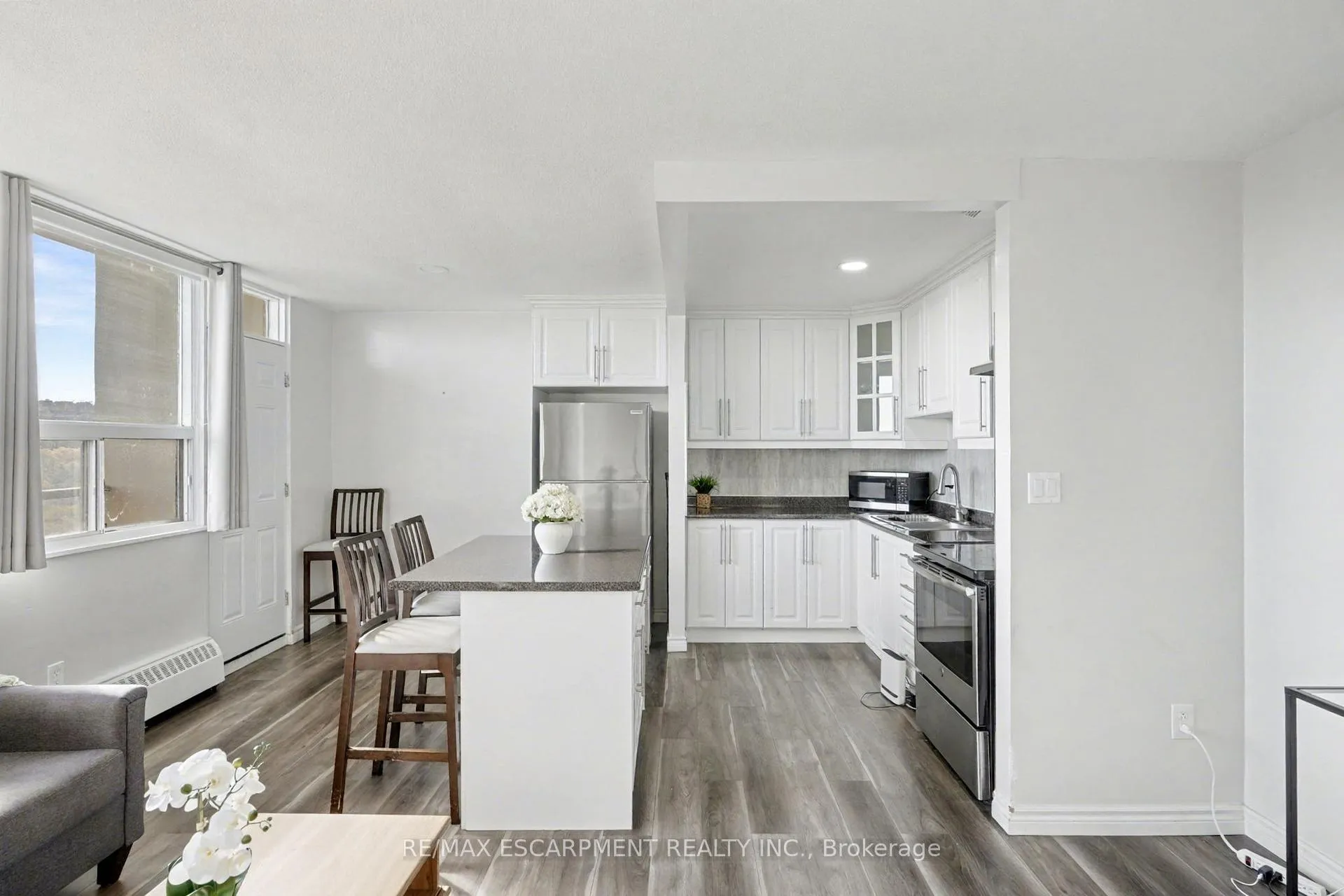 Photo 4 of Unit 1001, 15 Nicklaus Drive, Hamilton, Vincent — HOMEH