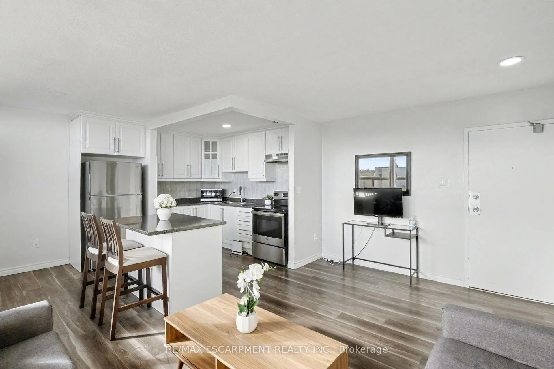 Photo 5 of Unit 1001, 15 Nicklaus Drive, Hamilton, Vincent — HOMEH