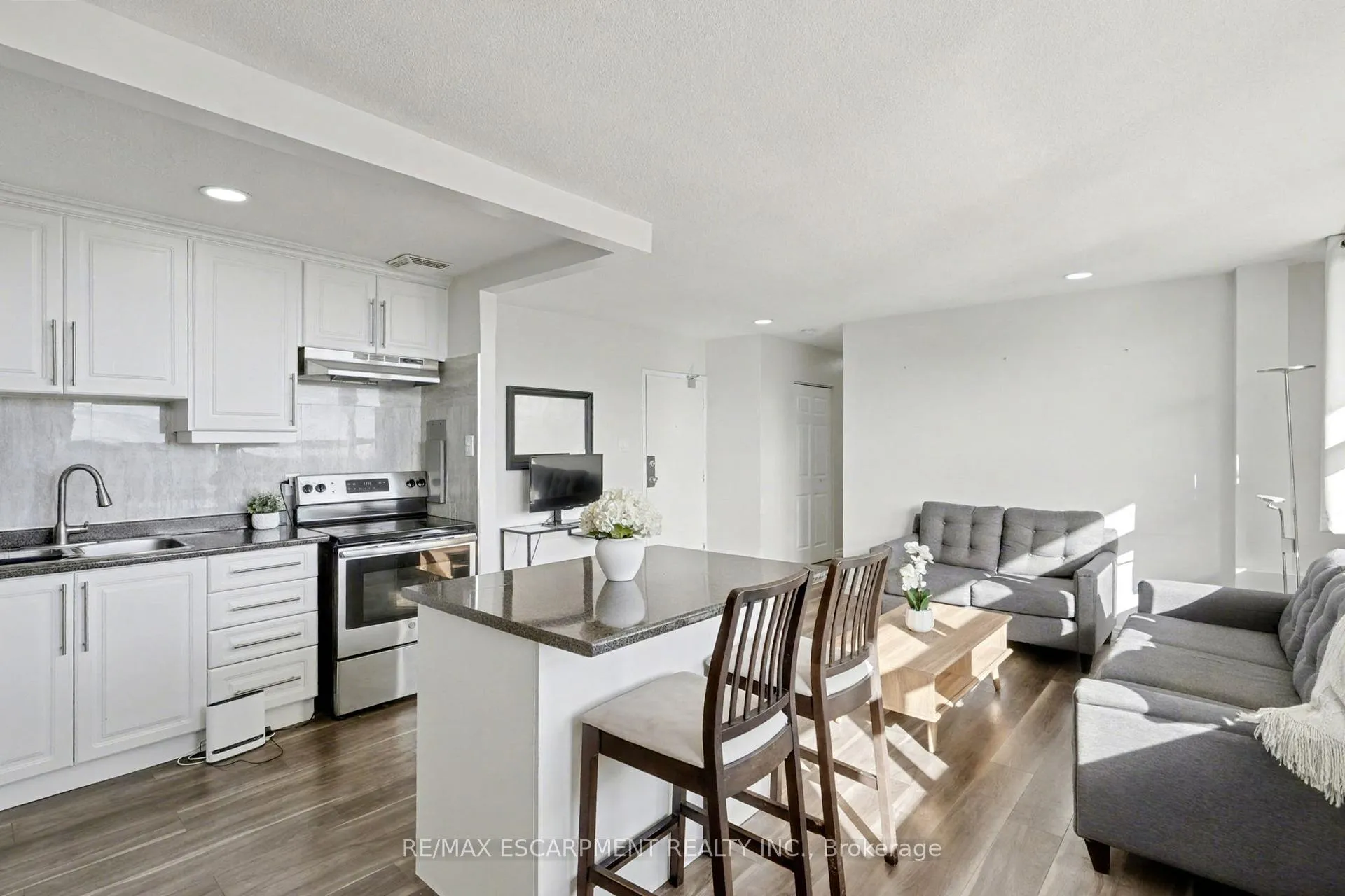 Photo 6 of Unit 1001, 15 Nicklaus Drive, Hamilton, Vincent — HOMEH