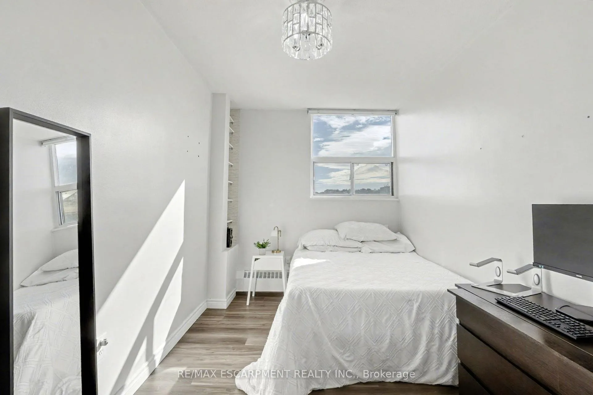 Photo 10 of Unit 1001, 15 Nicklaus Drive, Hamilton, Vincent — HOMEH