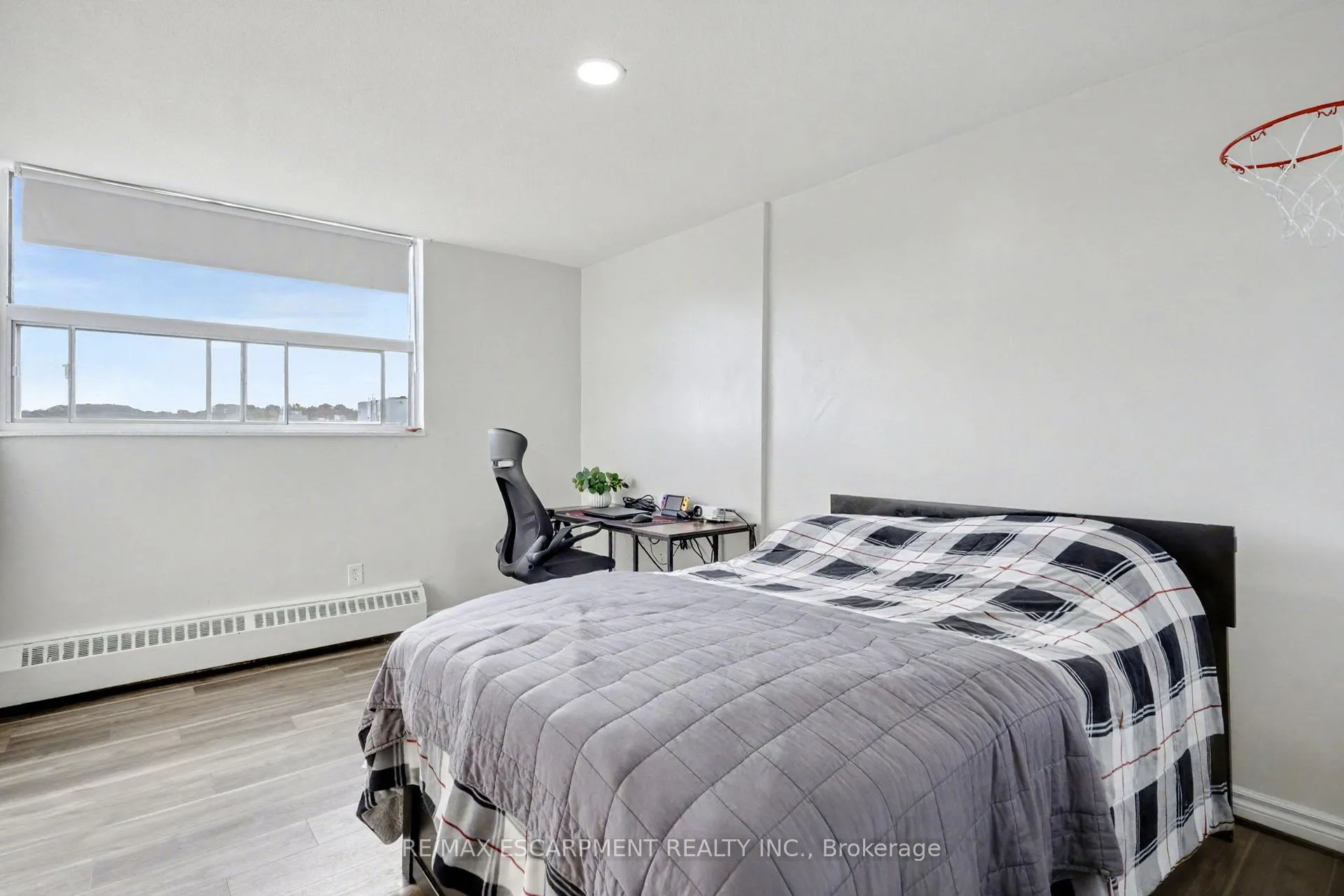 Photo 11 of Unit 1001, 15 Nicklaus Drive, Hamilton, Vincent — HOMEH