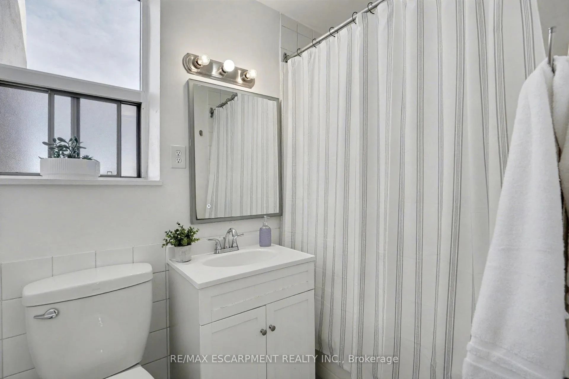 Photo 12 of Unit 1001, 15 Nicklaus Drive, Hamilton, Vincent — HOMEH