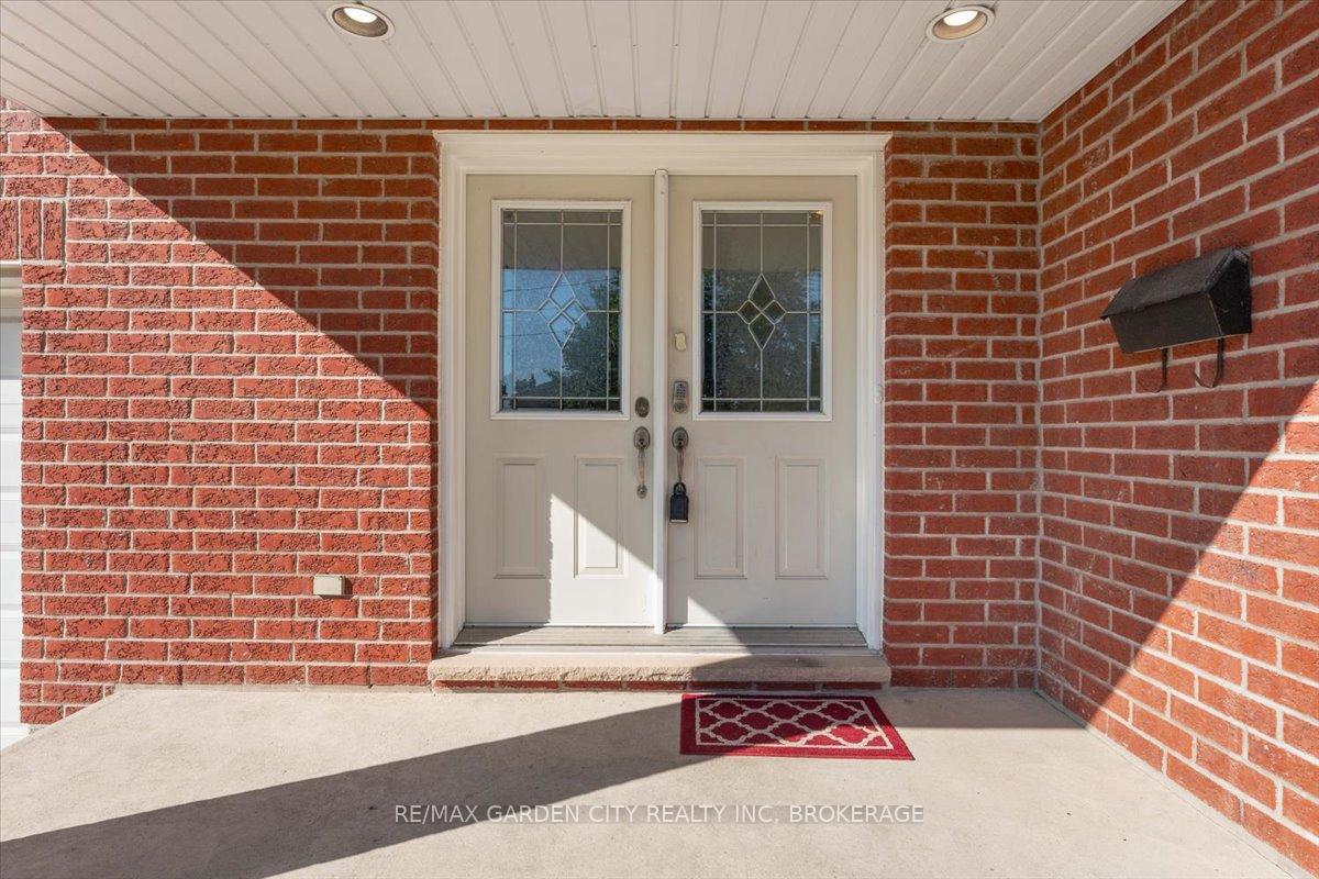 Photo 2 of 32 Mcnamara Street, Thorold, Thorold Downtown — HOMEH