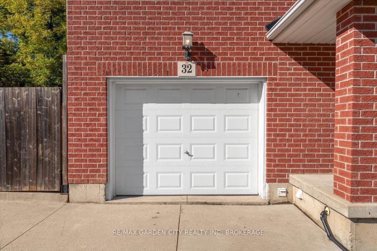 Photo 3 of 32 Mcnamara Street, Thorold, Thorold Downtown — HOMEH