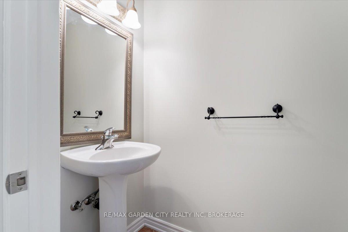 Photo 10 of 32 Mcnamara Street, Thorold, Thorold Downtown — HOMEH