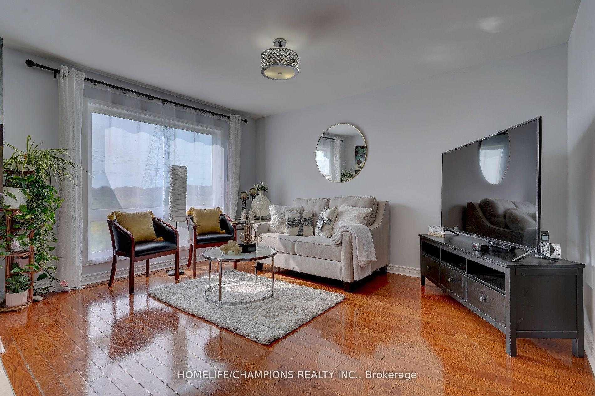 Photo 4 of 145 Raponi Circle, Scarborough, Rouge — HOMEH