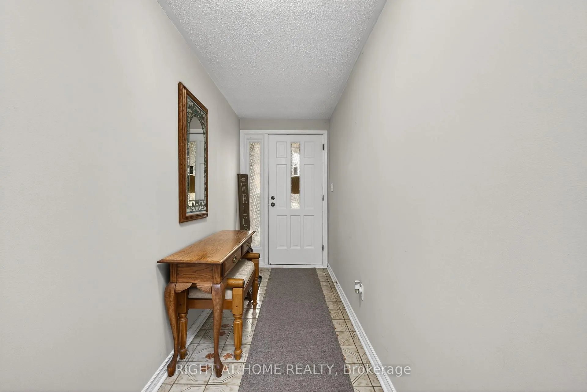 Photo 3 of 71 Banmoor Boulevard, Scarborough, Woburn — HOMEH