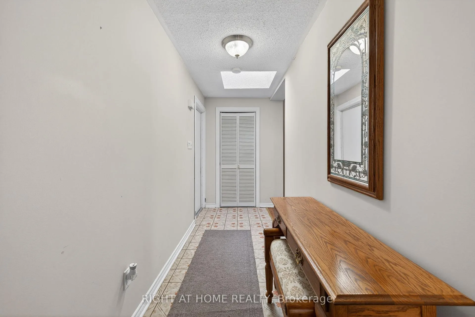 Photo 4 of 71 Banmoor Boulevard, Scarborough, Woburn — HOMEH