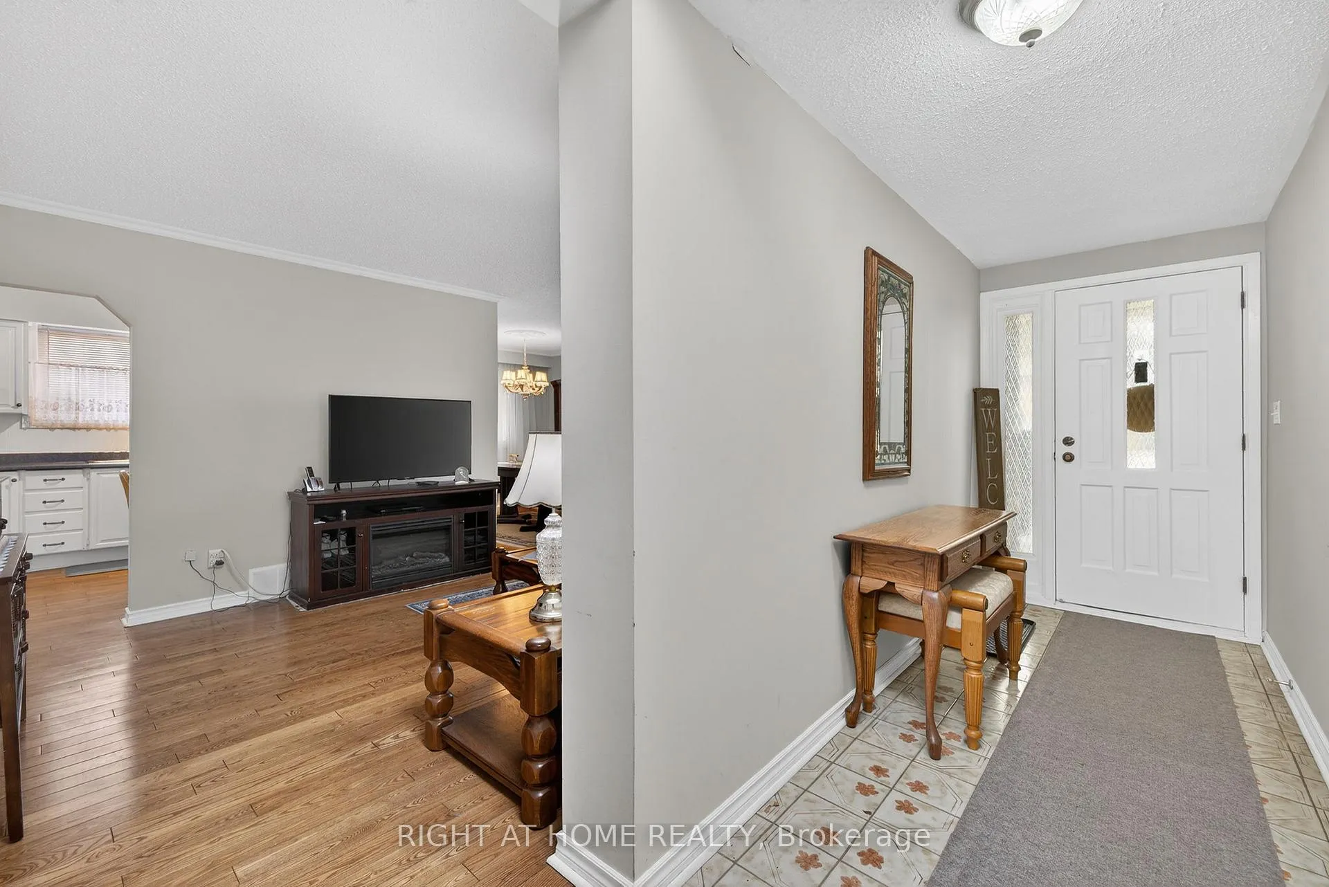 Photo 6 of 71 Banmoor Boulevard, Scarborough, Woburn — HOMEH