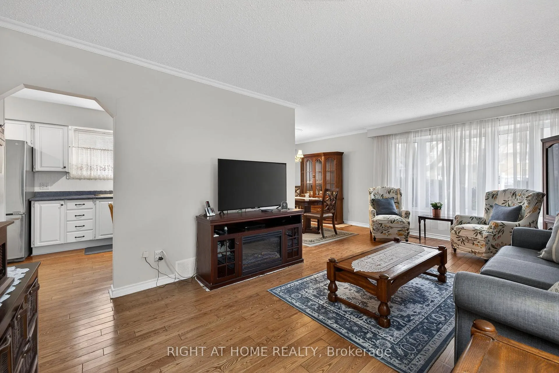 Photo 7 of 71 Banmoor Boulevard, Scarborough, Woburn — HOMEH